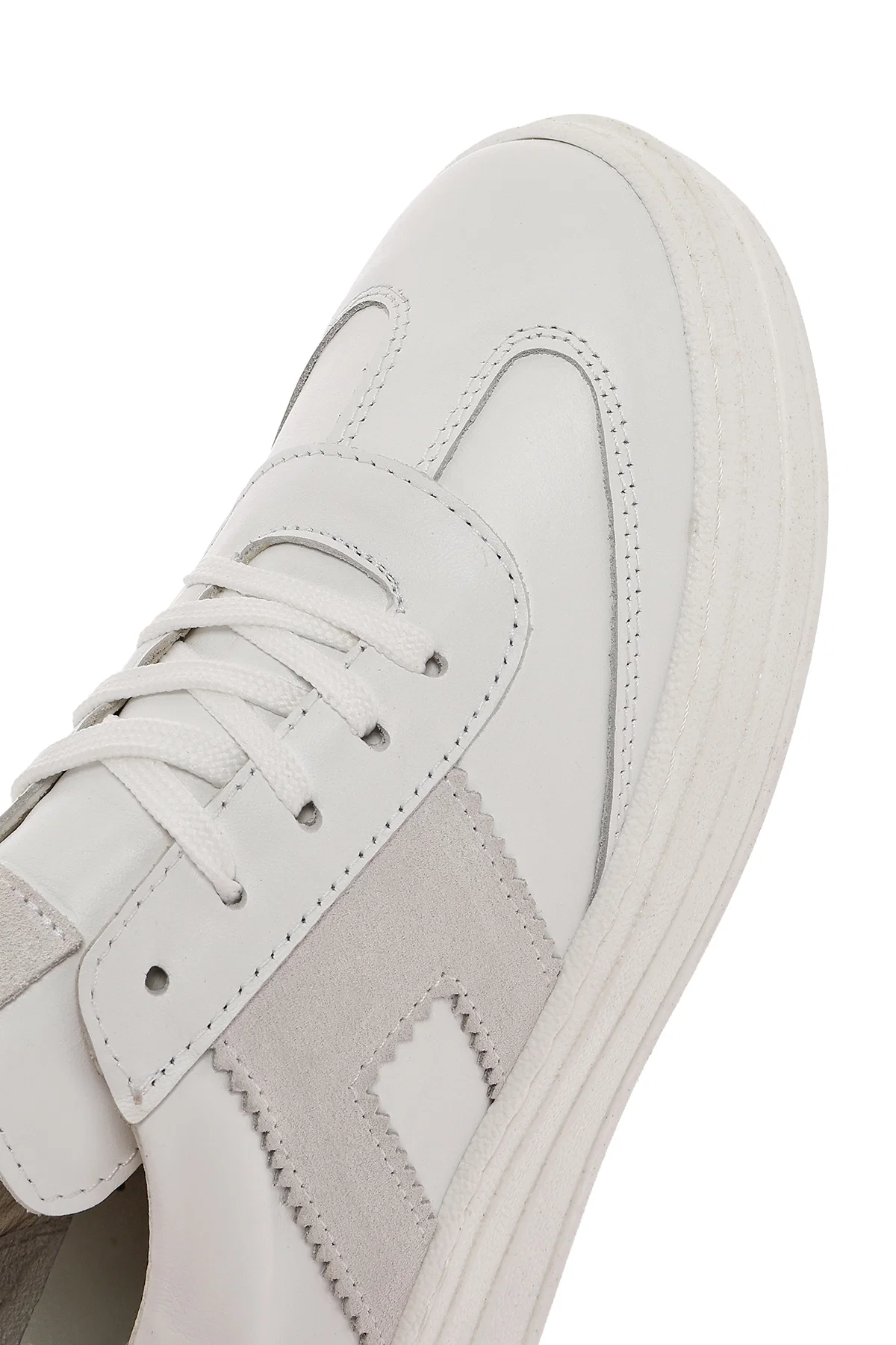 Kadın Beyaz Bağcıklı Kalın Tabanlı Deri Sneaker - Image 9