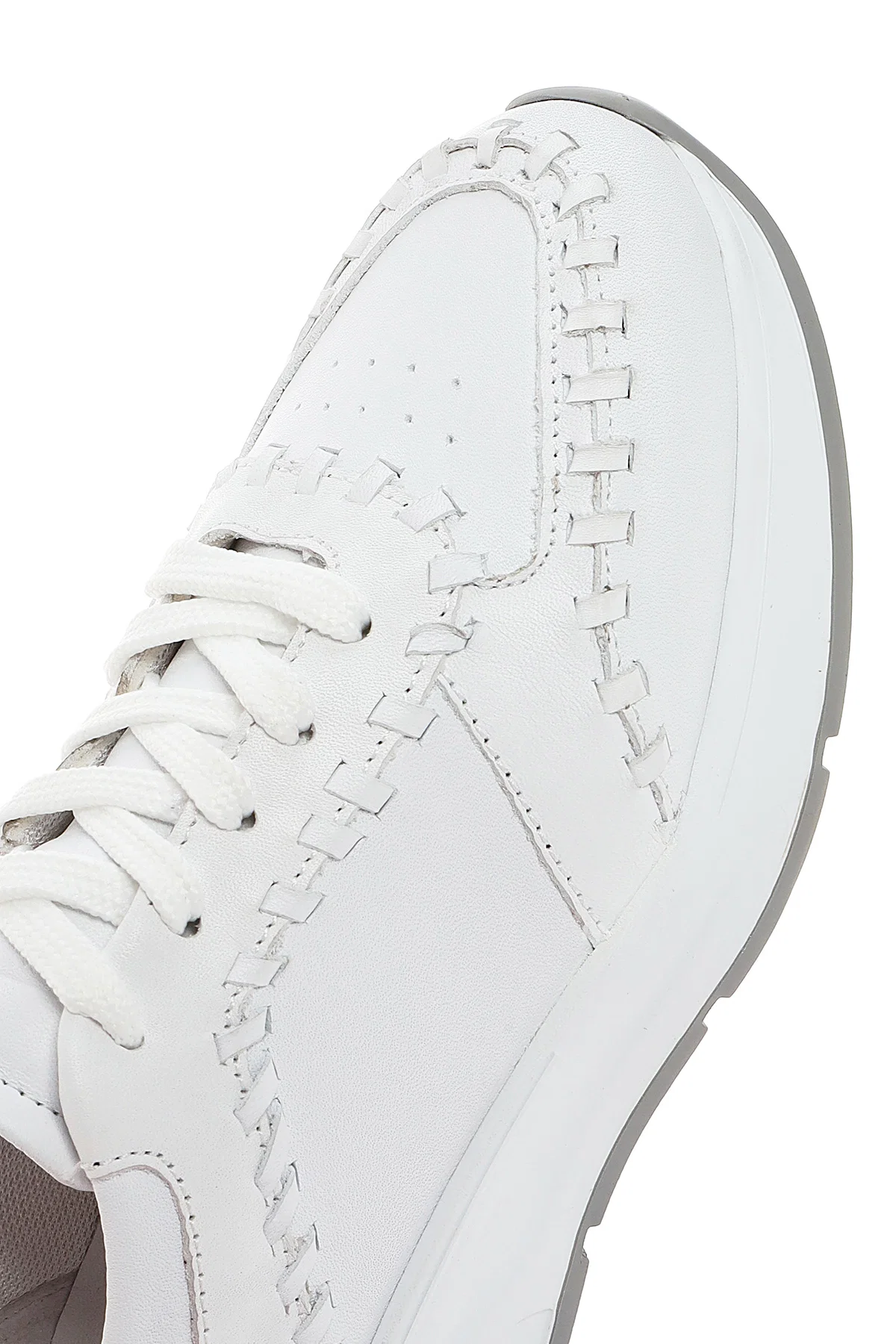 Kadın Beyaz Bağcıklı Kalın Tabanlı Deri Sneaker - Image 8