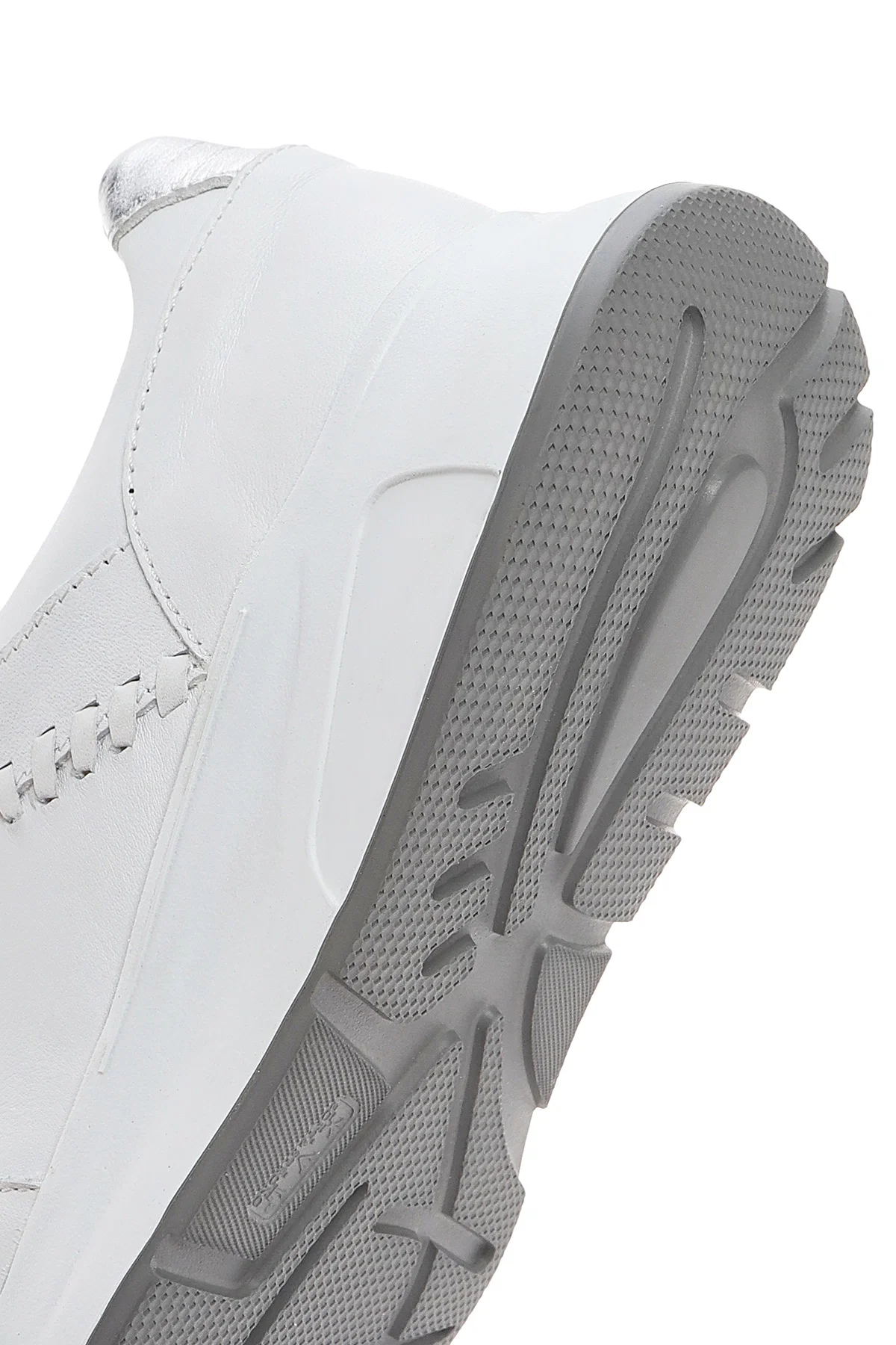 Kadın Beyaz Bağcıklı Kalın Tabanlı Deri Sneaker - Image 9