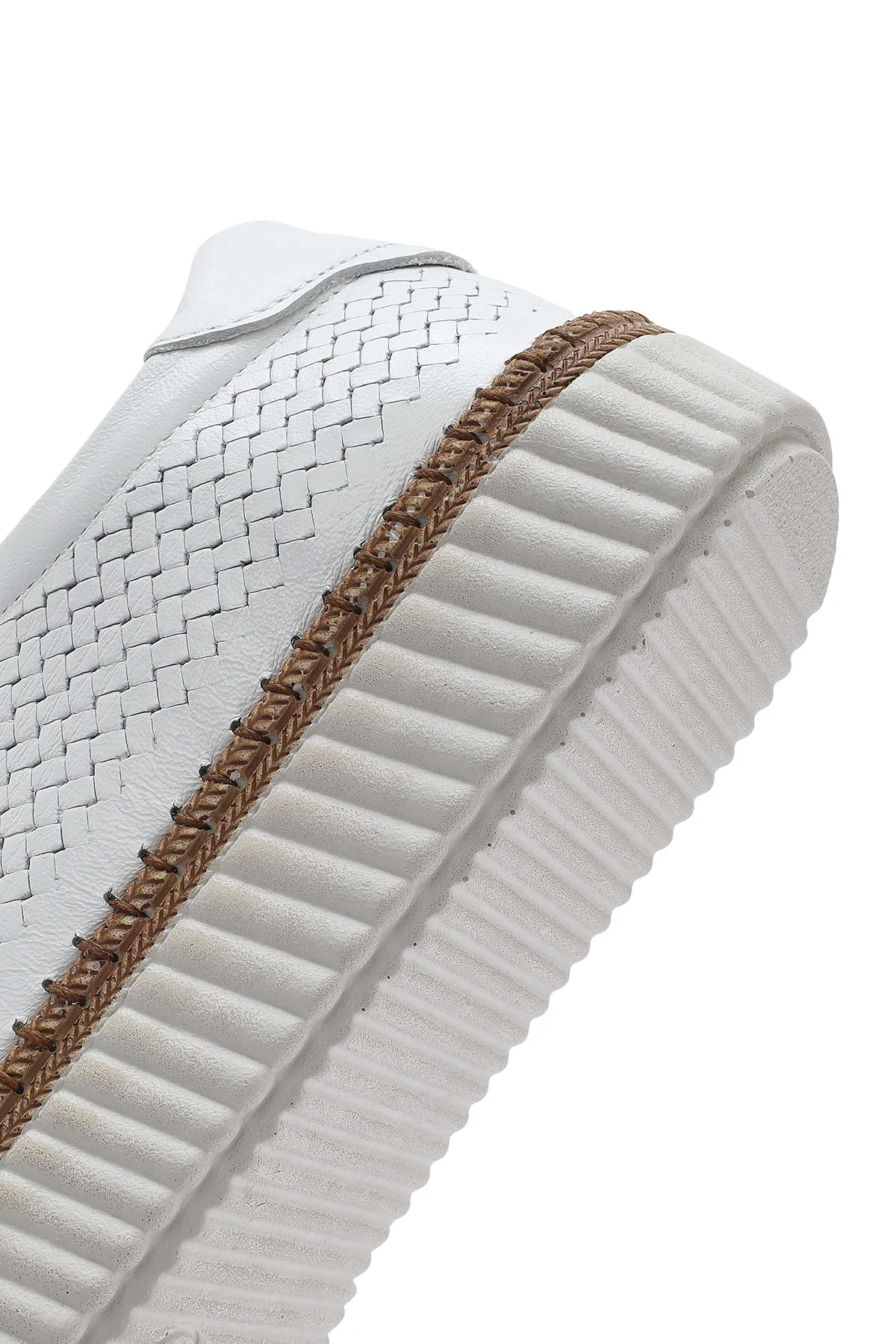 Kadın Beyaz Bağcıklı Kalın Tabanlı Deri Sneaker - Image 8