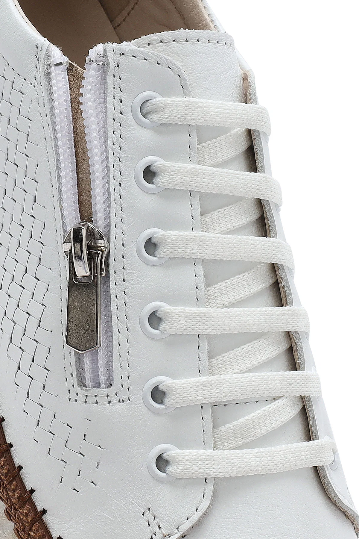 Kadın Beyaz Bağcıklı Kalın Tabanlı Deri Sneaker - Image 9