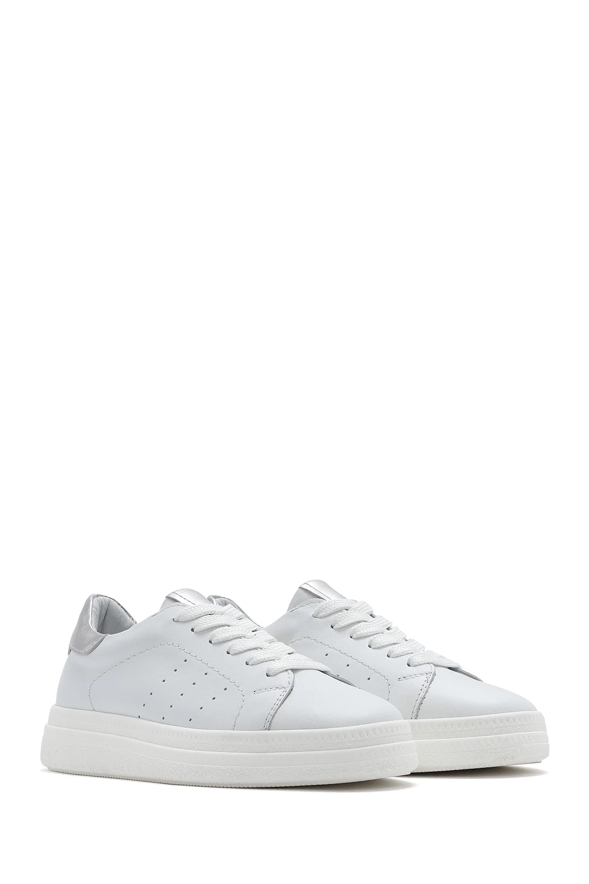 Kadın Beyaz Bağcıklı Kalın Tabanlı Deri Sneaker - Image 3