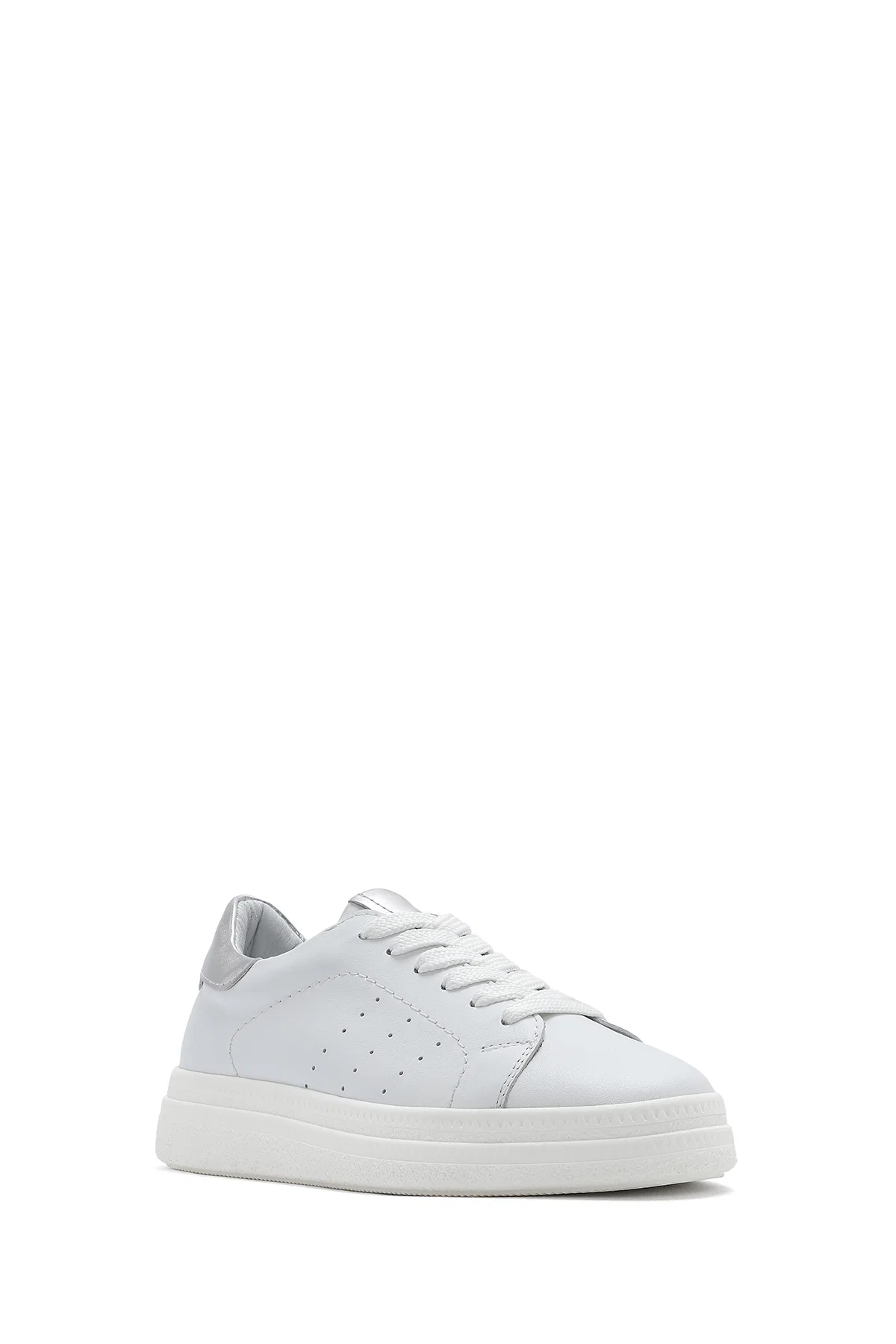 Kadın Beyaz Bağcıklı Kalın Tabanlı Deri Sneaker - Image 6