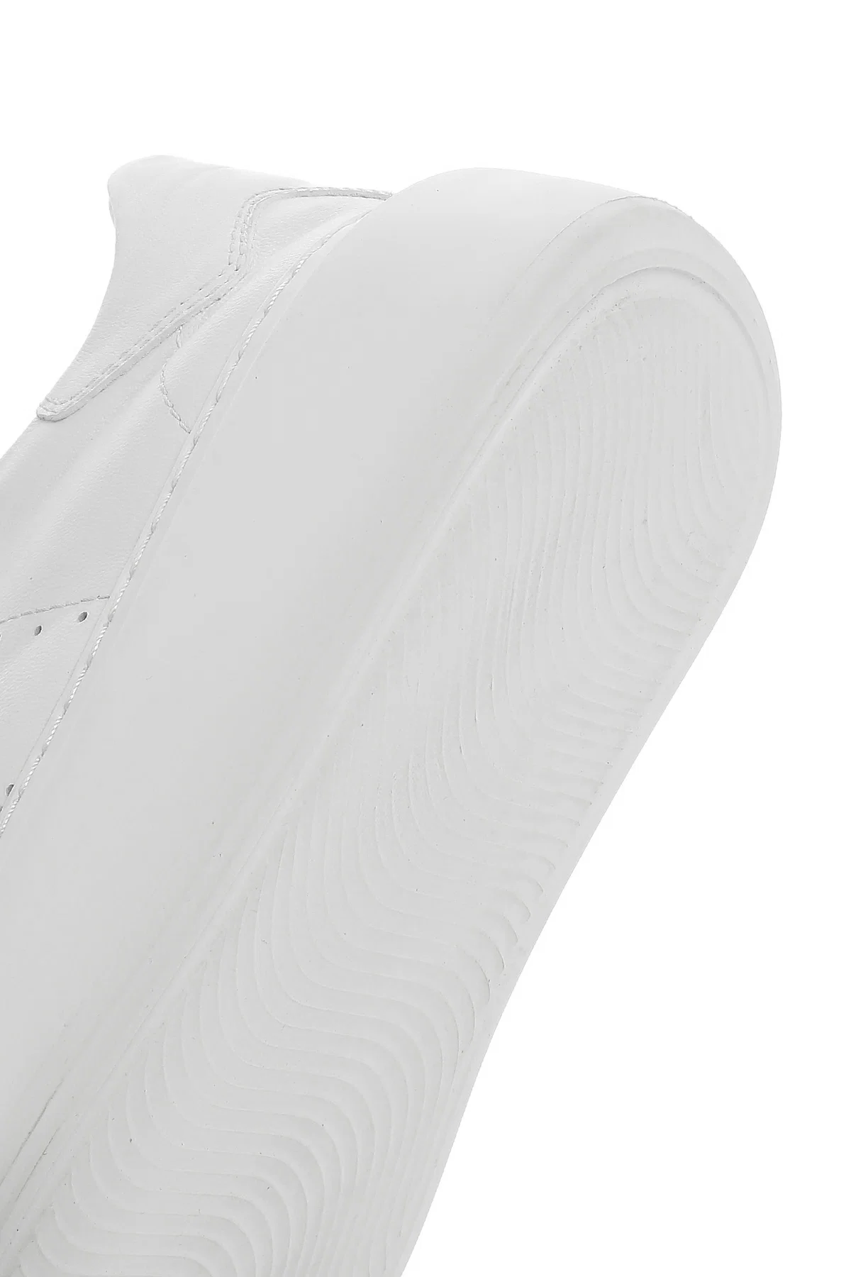 Kadın Beyaz Bağcıklı Kalın Tabanlı Deri Sneaker - Image 9
