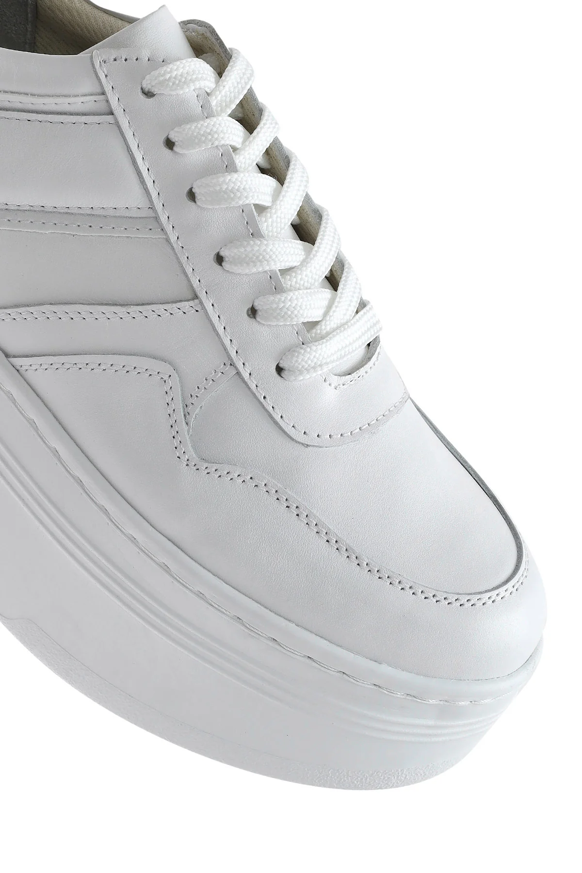 Kadın Beyaz Bağcıklı Kalın Tabanlı Deri Sneaker - Image 8