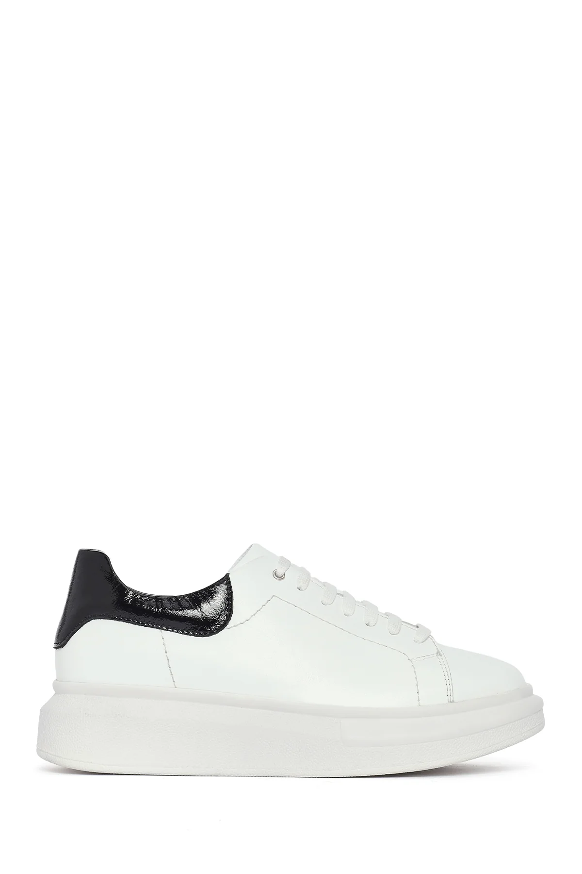 Kadın Beyaz Bağcıklı Kalın Tabanlı Deri Sneaker