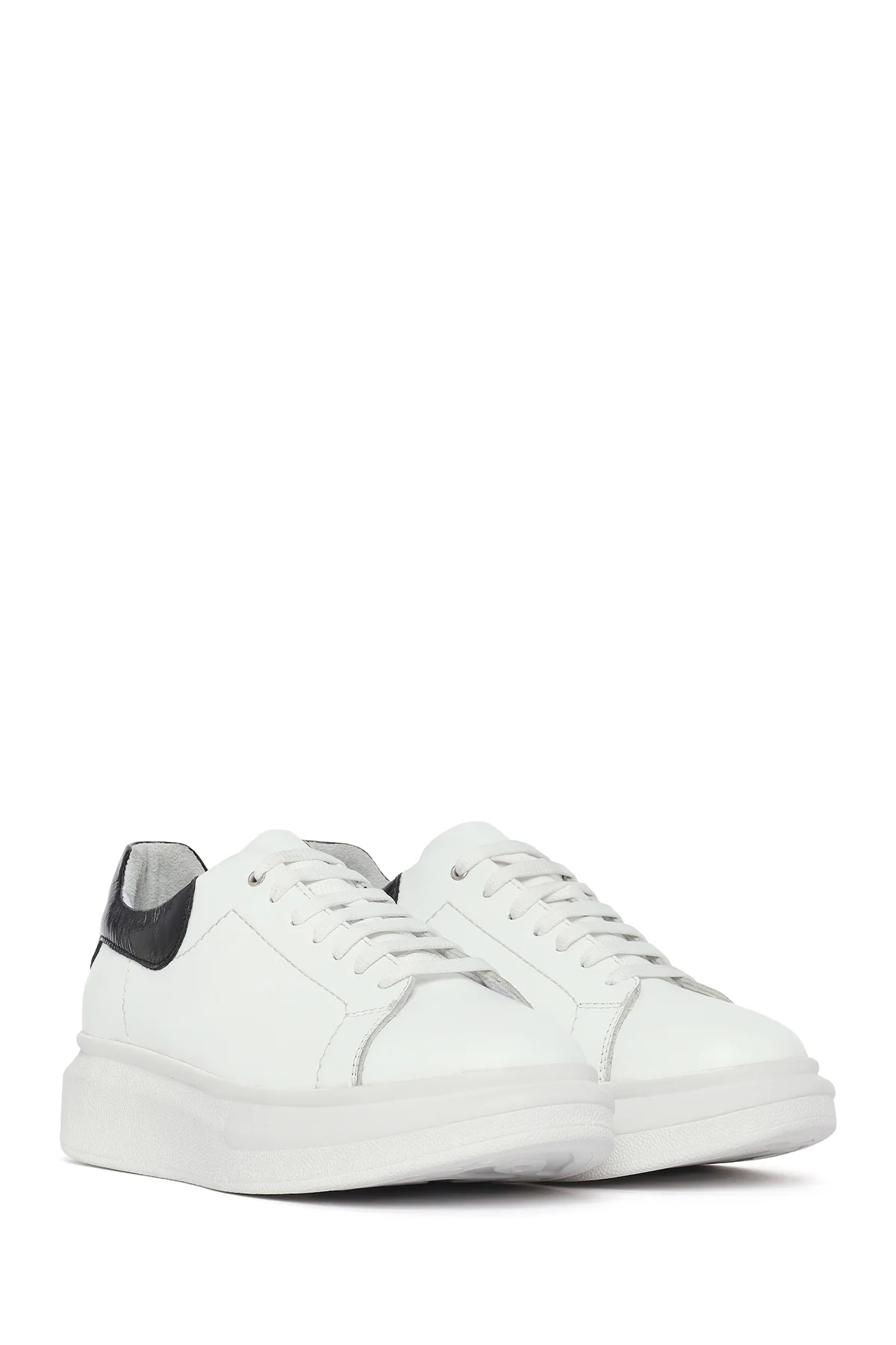 Kadın Beyaz Bağcıklı Kalın Tabanlı Deri Sneaker - Image 2