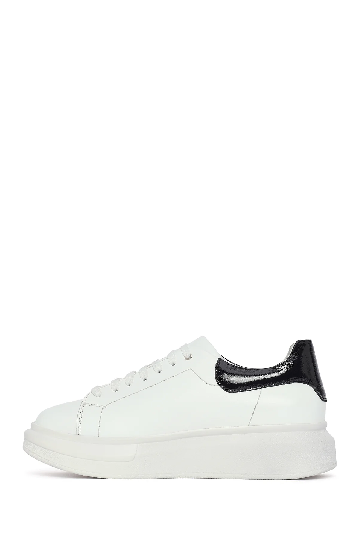 Kadın Beyaz Bağcıklı Kalın Tabanlı Deri Sneaker - Image 3