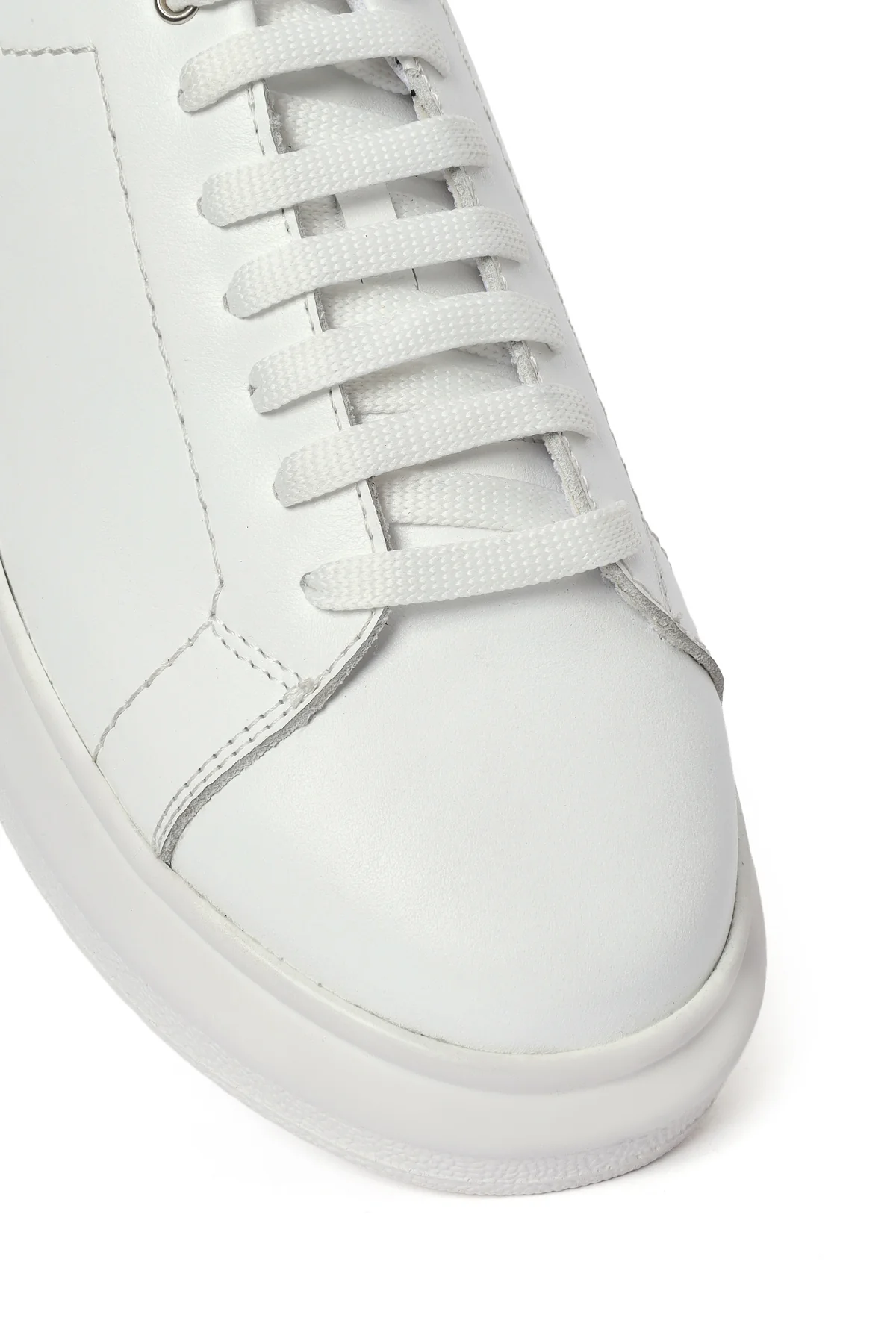 Kadın Beyaz Bağcıklı Kalın Tabanlı Deri Sneaker - Image 9