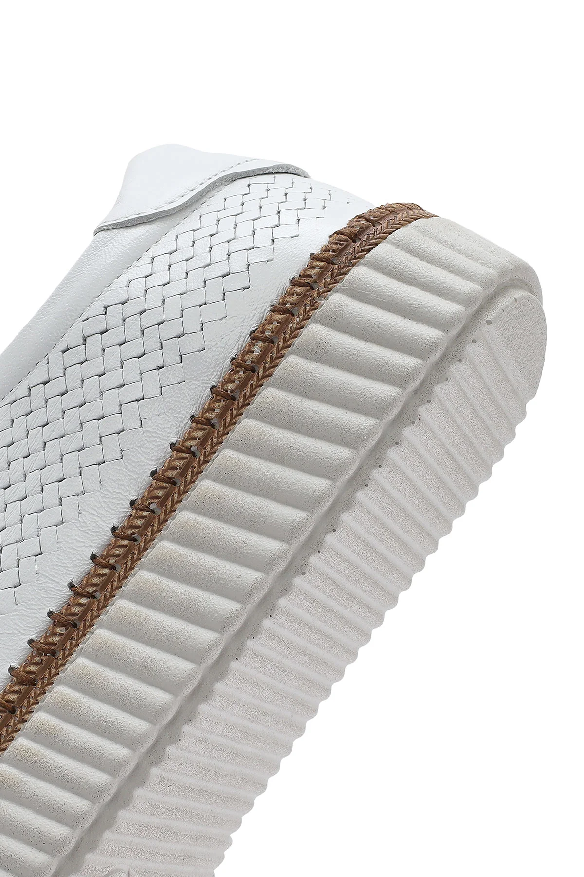 Kadın Beyaz Bağcıklı Kalın Tabanlı Deri Sneaker - Image 8