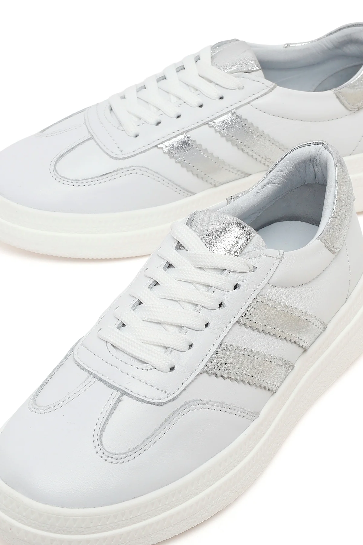 Kadın Beyaz Bağcıklı Kalın Tabanlı Deri Sneaker - Image 10