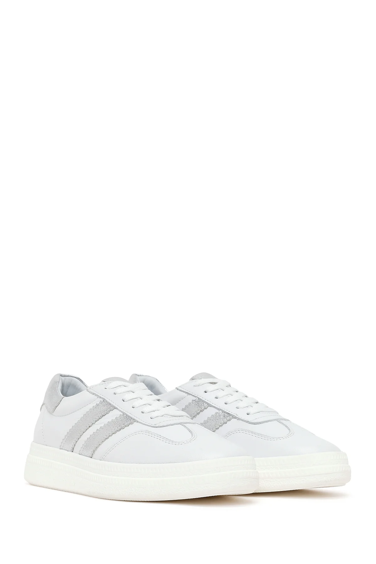 Kadın Beyaz Bağcıklı Kalın Tabanlı Deri Sneaker - Image 2