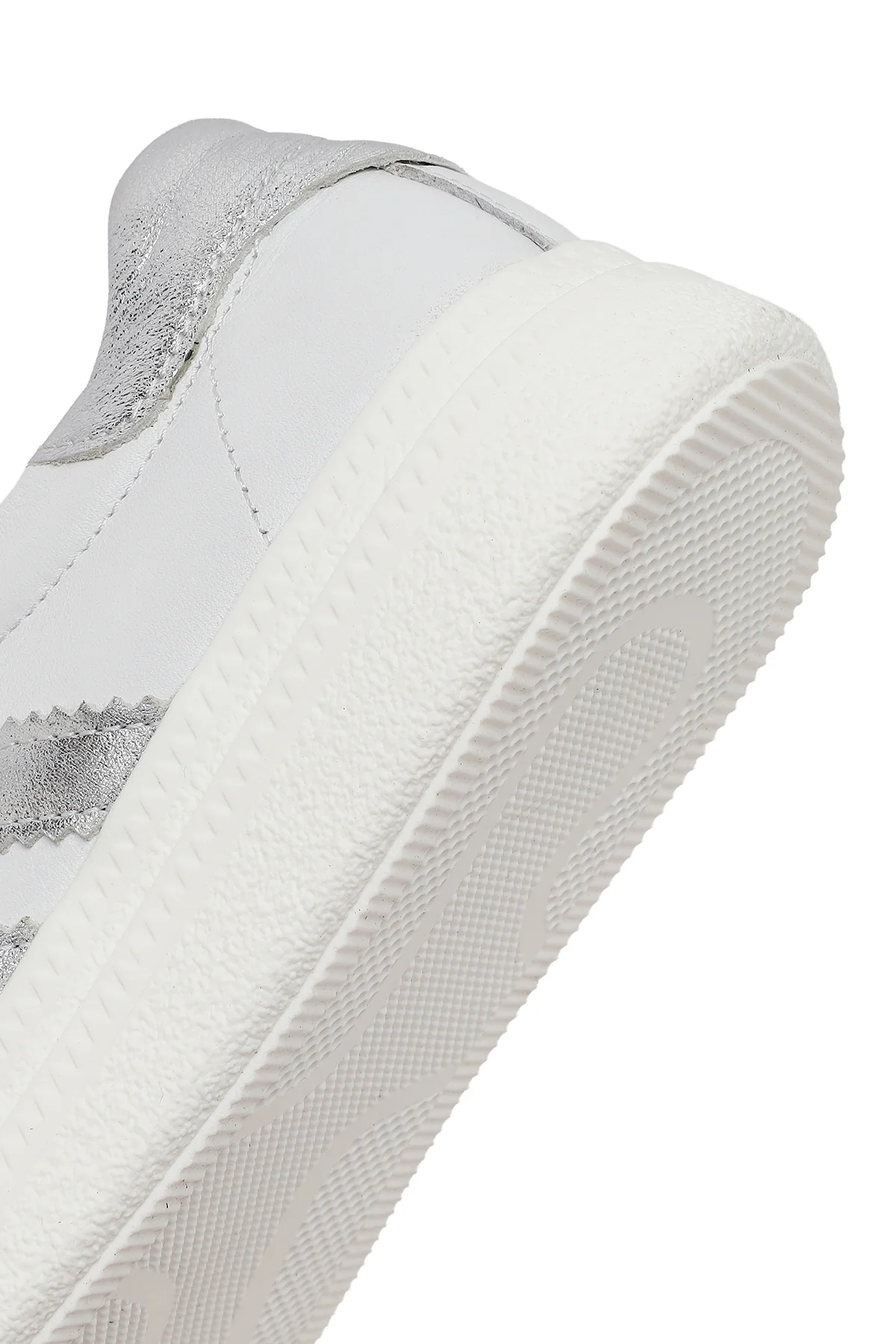 Kadın Beyaz Bağcıklı Kalın Tabanlı Deri Sneaker - Image 8