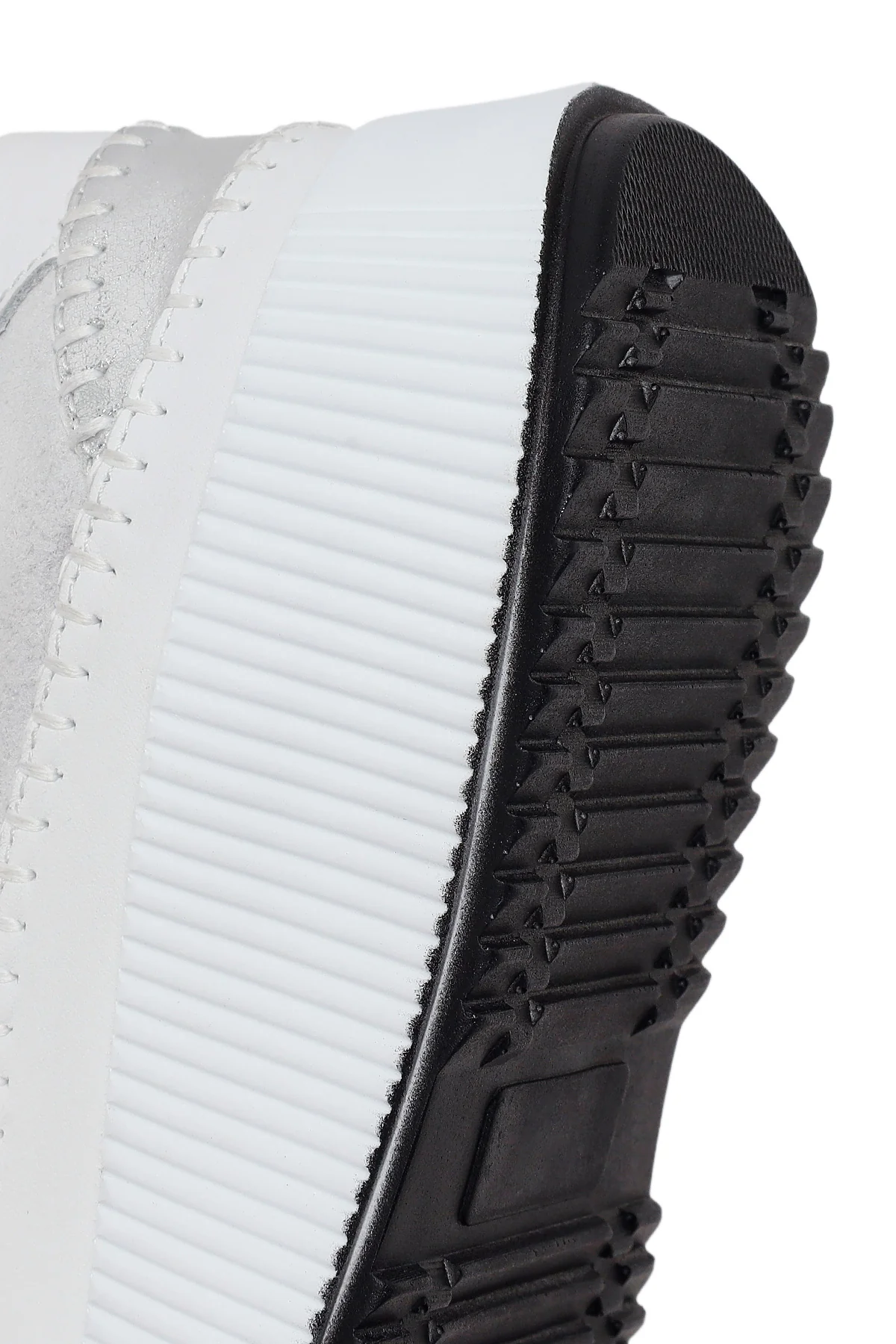 Kadın Beyaz Bağcıklı Kalın Tabanlı Deri Sneaker - Image 8