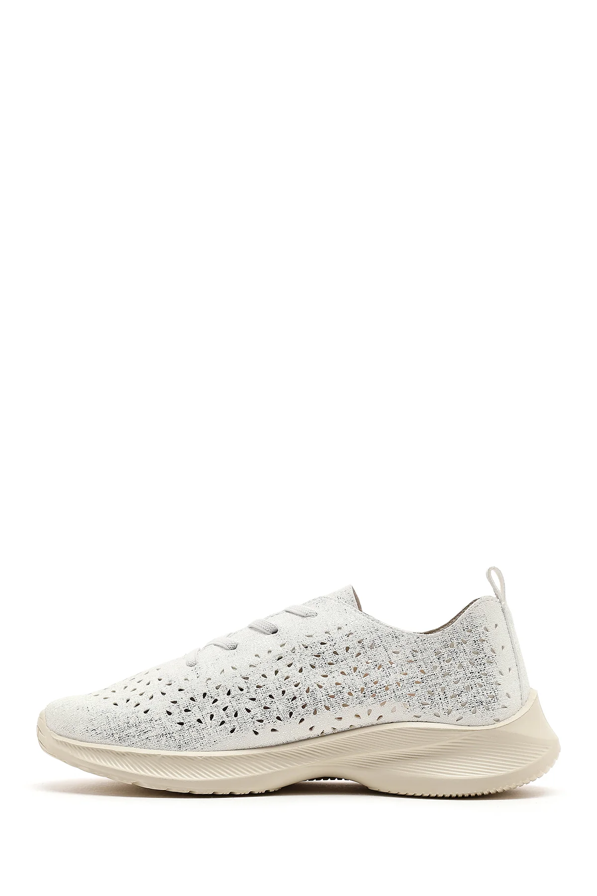 Kadın Beyaz Bağcıklı Kalın Tabanlı Desenli Kumaş Comfort Sneaker - Image 3