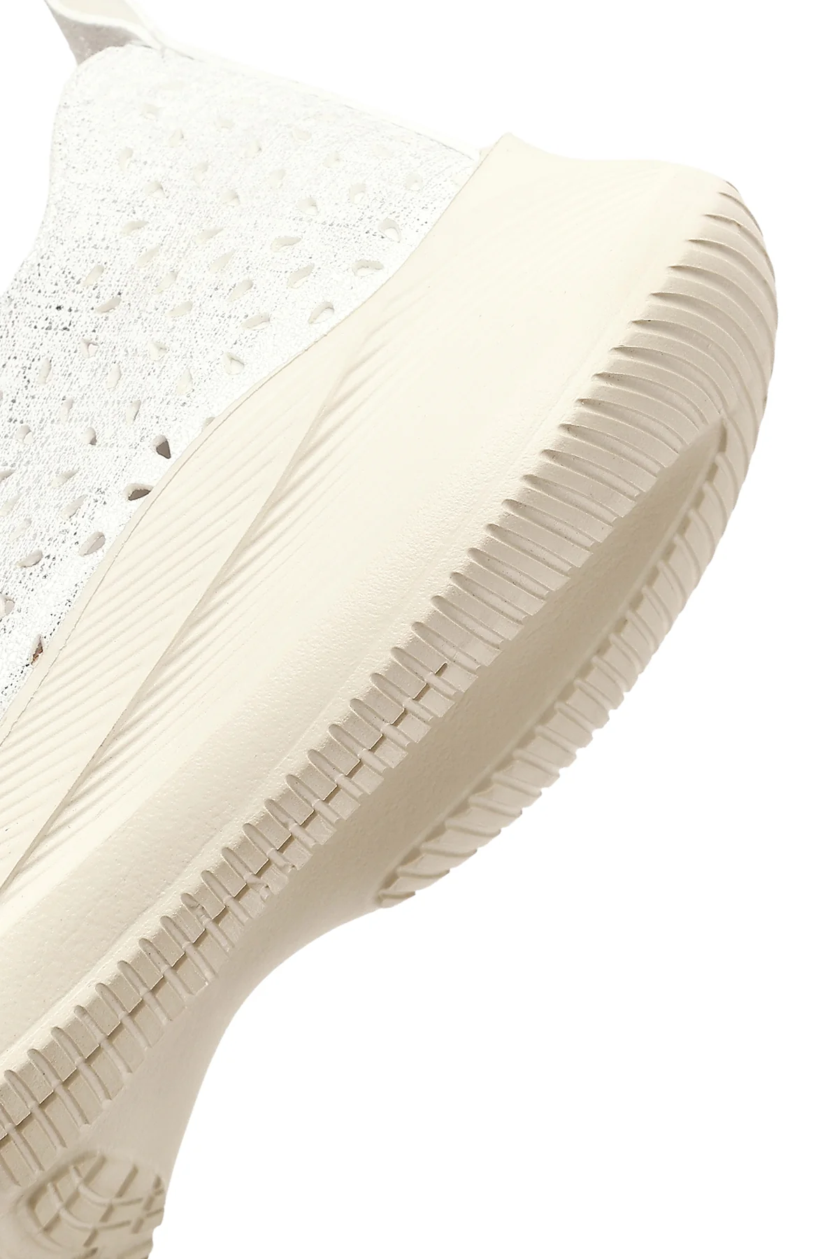 Kadın Beyaz Bağcıklı Kalın Tabanlı Desenli Kumaş Comfort Sneaker - Image 8
