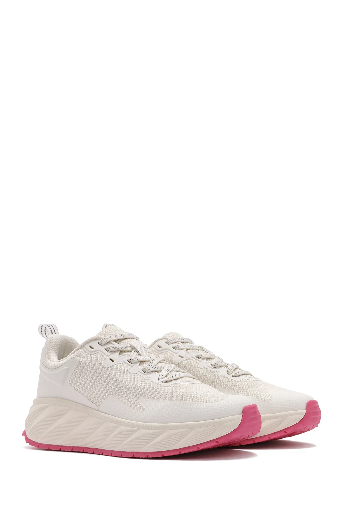 Kadın Beyaz Bağcıklı Kalın Tabanlı Kumaş Sneaker - Image 3