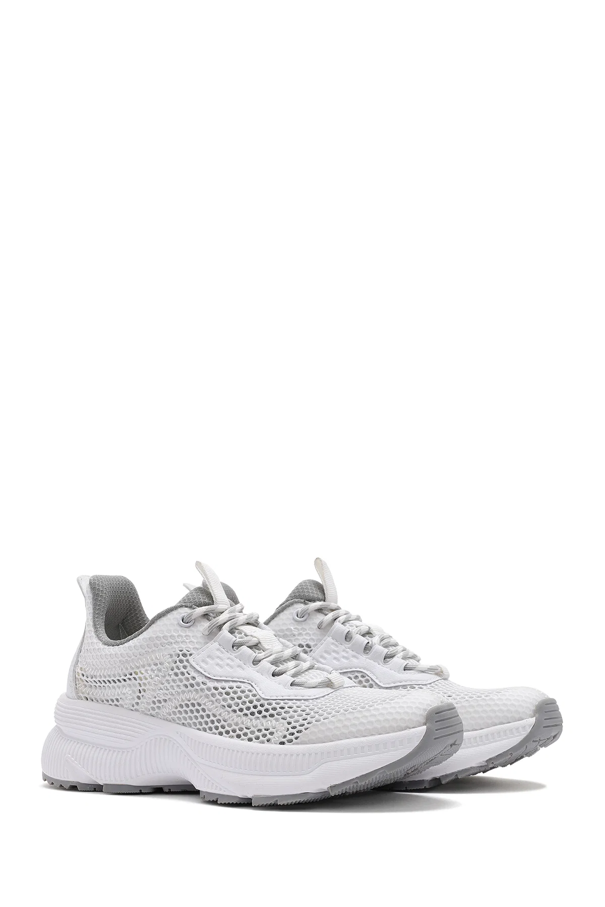 Kadın Beyaz Bağcıklı Kalın Tabanlı Kumaş Sneaker - Image 3