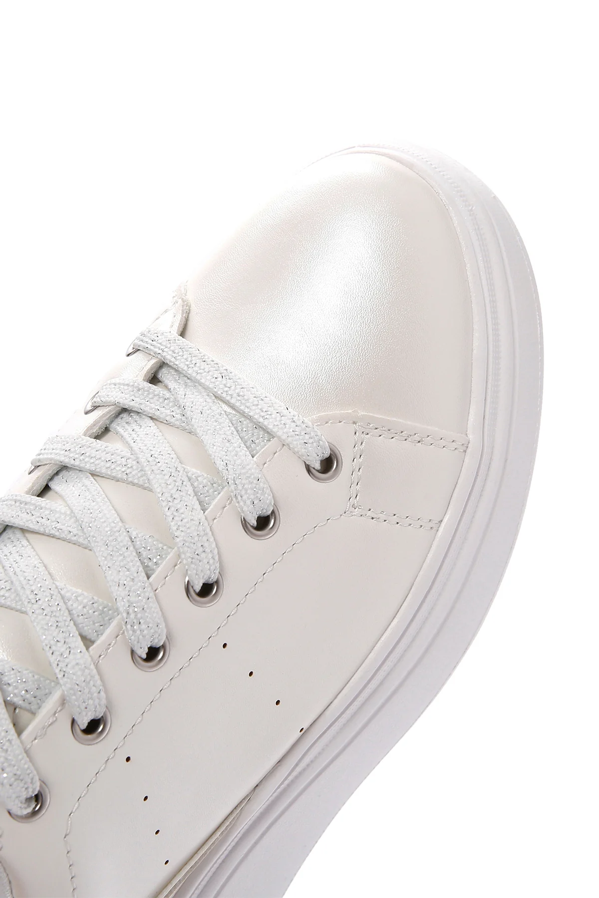 Kadın Beyaz Bağcıklı Kalın Tabanlı Sneaker - Image 9