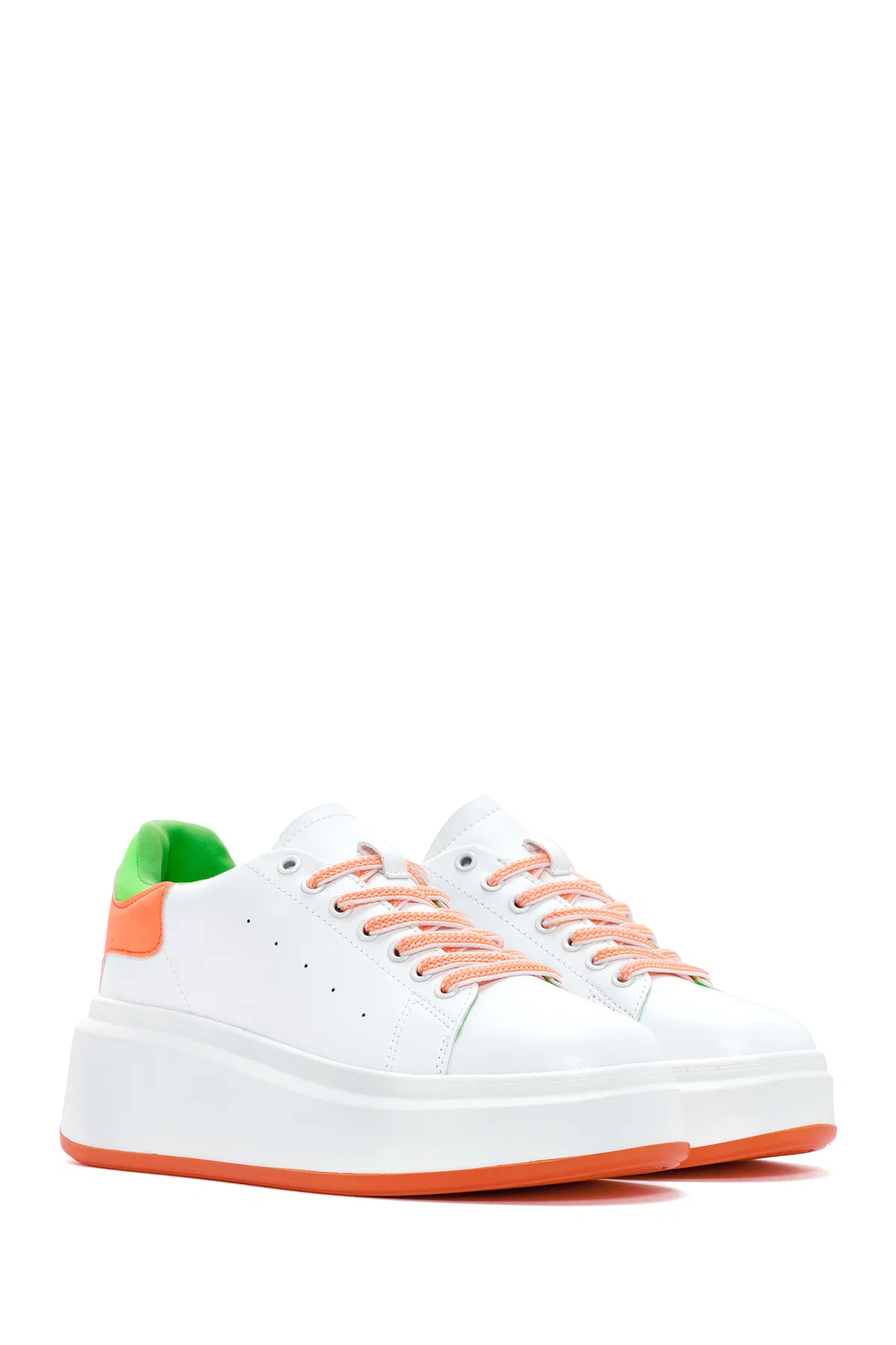 Kadın Beyaz Bağcıklı Kalın Tabanlı Sneaker - Image 3