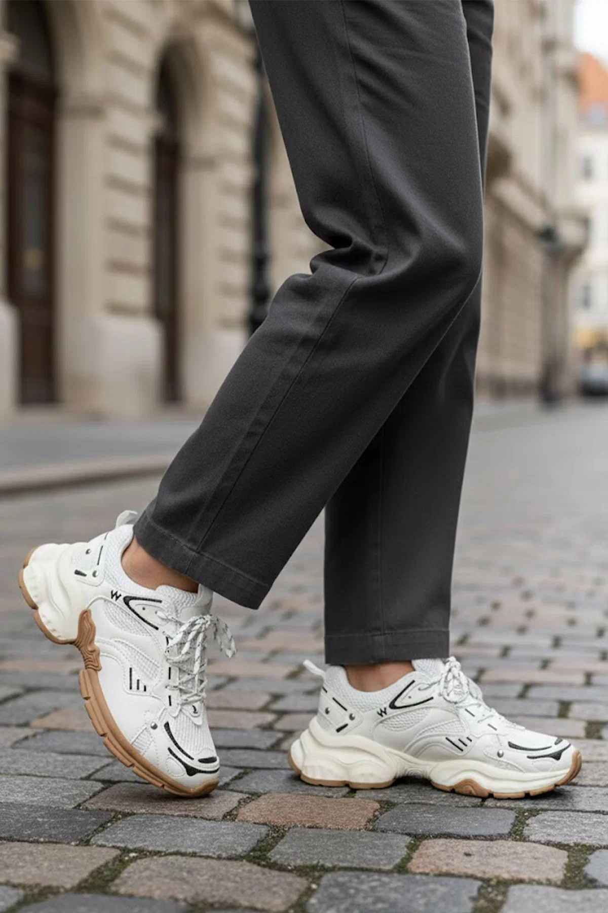 Kadın Beyaz Bağcıklı Kalın Tabanlı Sneaker - Image 2