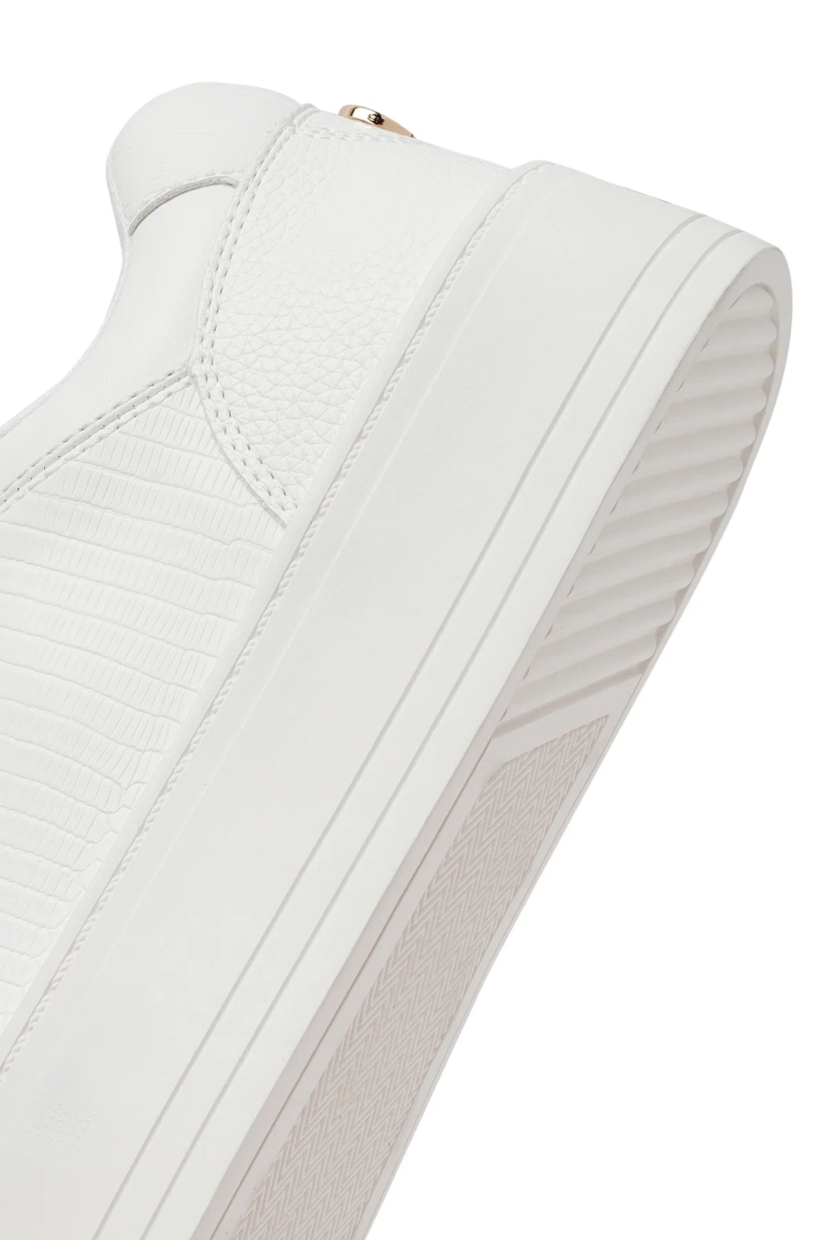 Kadın Beyaz Bağcıklı Kalın Tabanlı Sneaker - Image 9