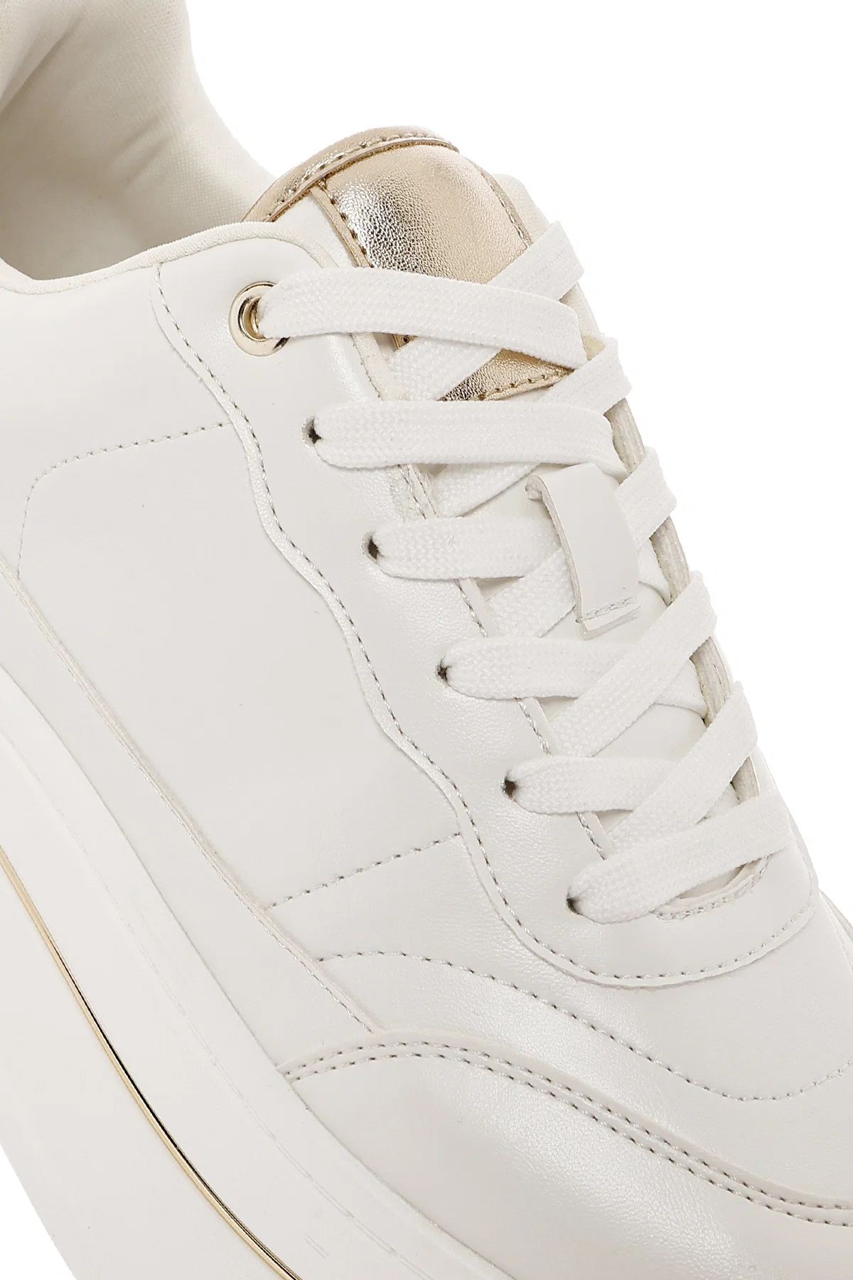 Kadın Beyaz Bağcıklı Kalın Tabanlı Sneaker - Image 9