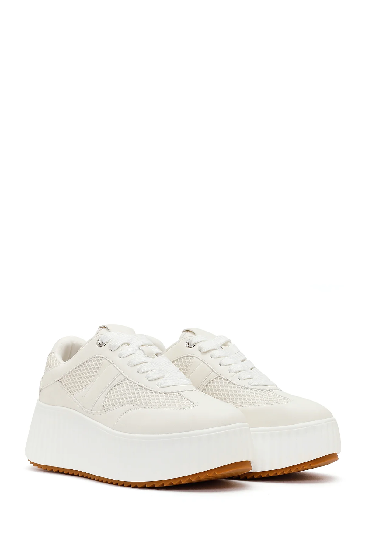 Kadın Beyaz Bağcıklı Kalın Tabanlı Sneaker - Image 2