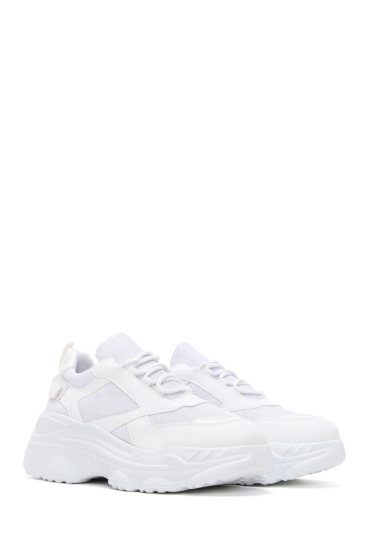 Kadın Beyaz Bağcıklı Kalın Tabanlı Sneaker - Image 2