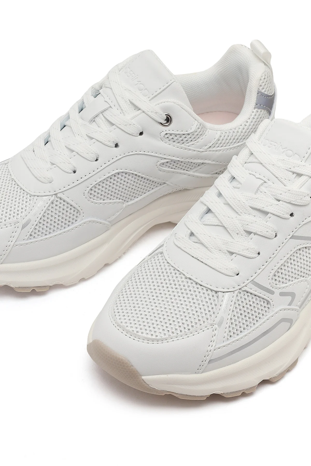 Kadın Beyaz Bağcıklı Kalın Tabanlı Sneaker - Image 10