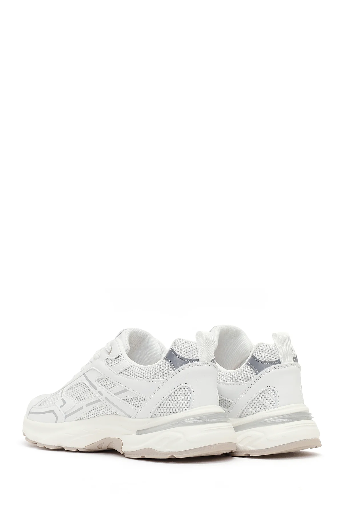 Kadın Beyaz Bağcıklı Kalın Tabanlı Sneaker - Image 6
