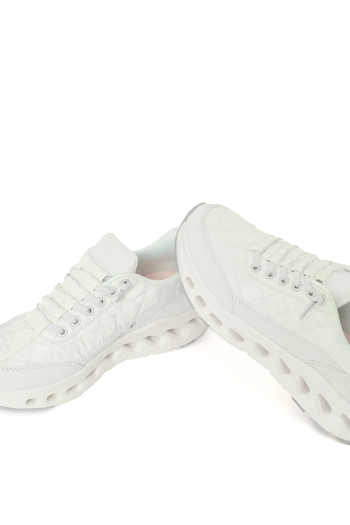 Kadın Beyaz Bağcıklı Kalın Tabanlı Sneaker - Image 11