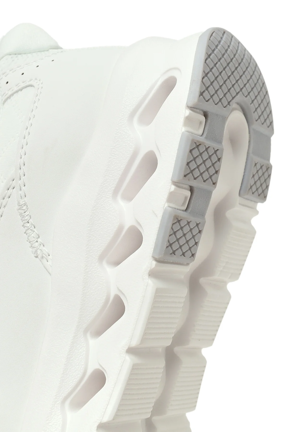 Kadın Beyaz Bağcıklı Kalın Tabanlı Sneaker - Image 8