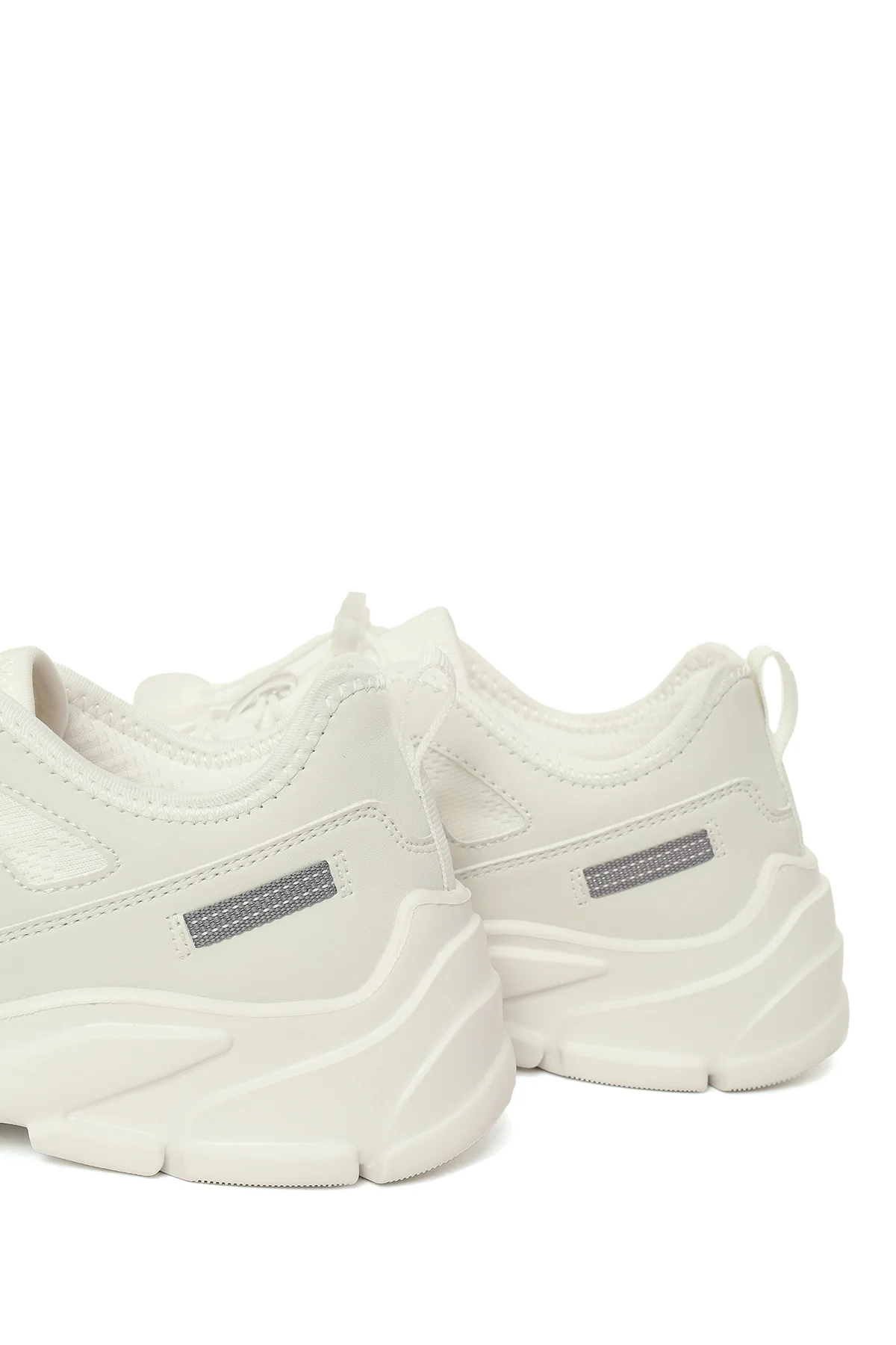 Kadın Beyaz Bağcıklı Kalın Tabanlı Sneaker - Image 11