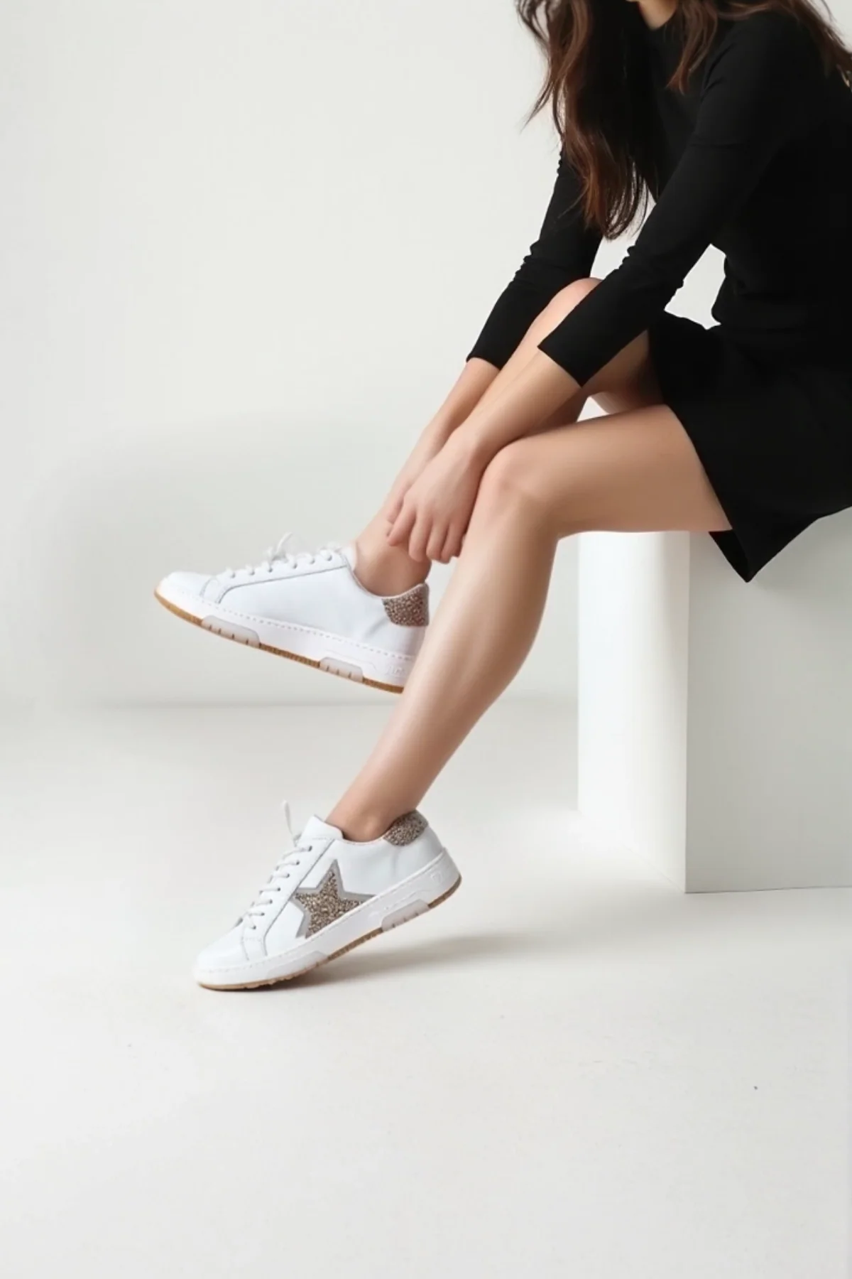 Kadın Beyaz Bağcıklı Kalın Tabanlı Taşlı Deri Sneaker - Image 2
