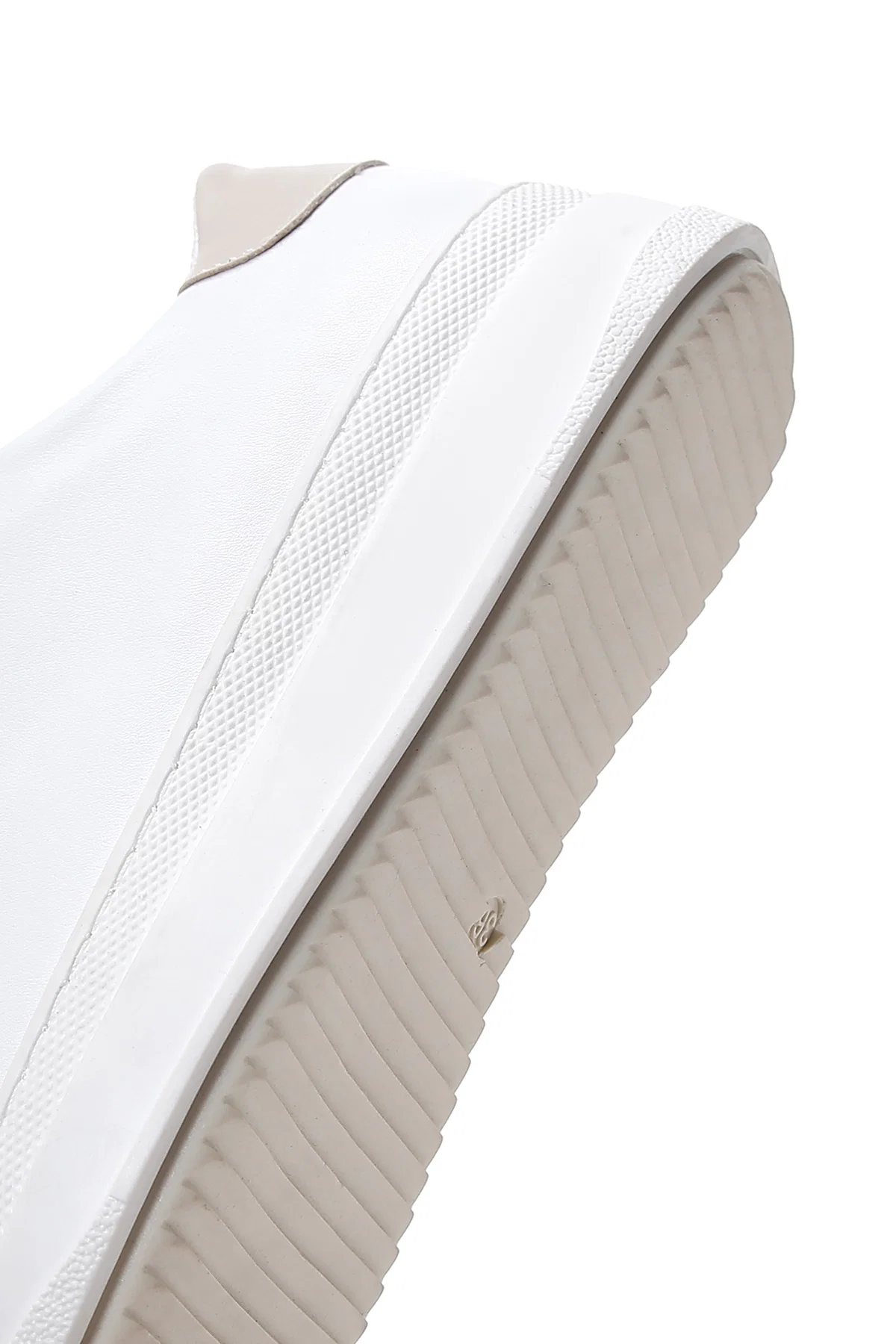 Kadın Beyaz Bağcıklı Sneaker - Image 7