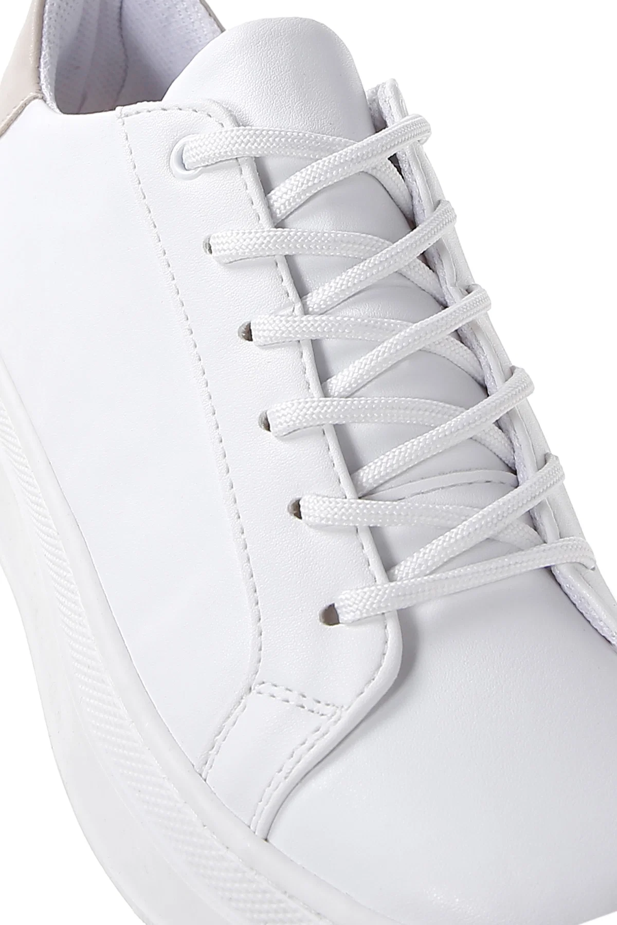 Kadın Beyaz Bağcıklı Sneaker - Image 8