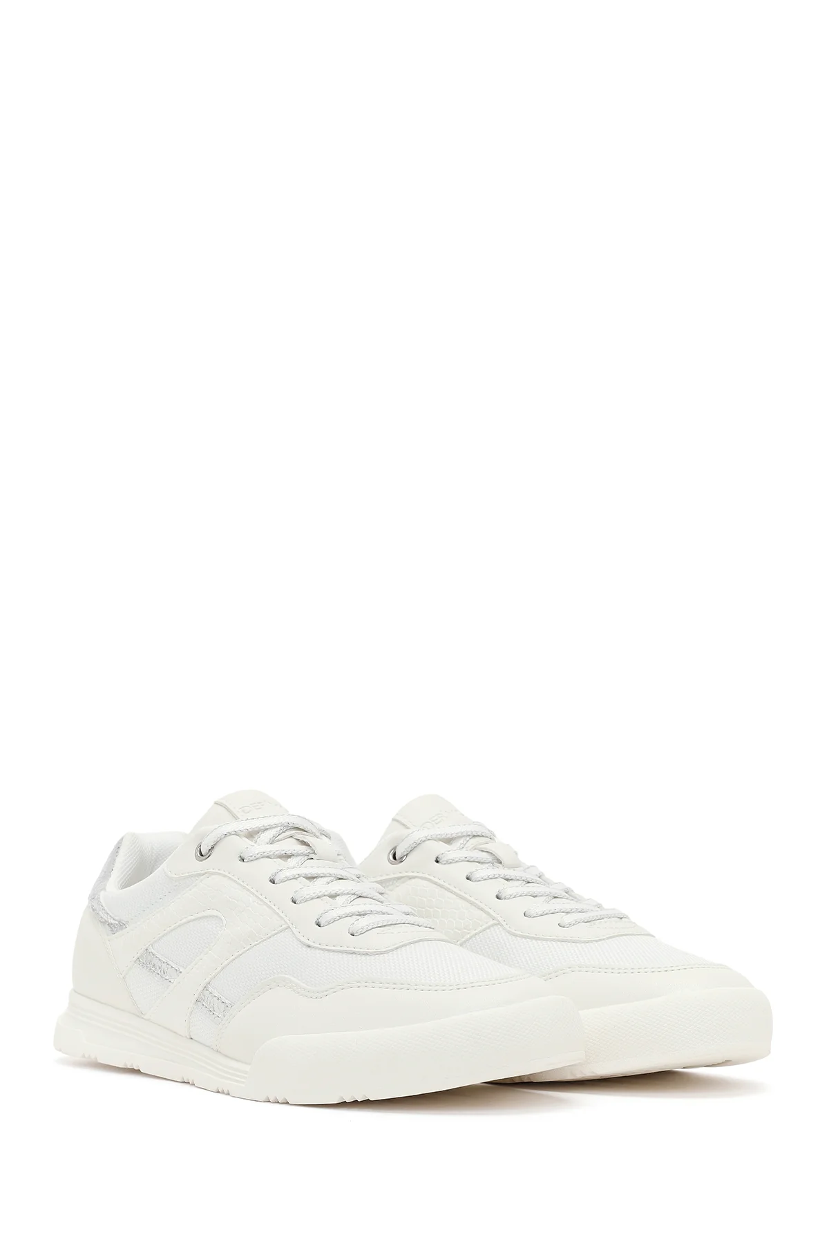 Kadın Beyaz Bağcıklı Sneaker - Image 2