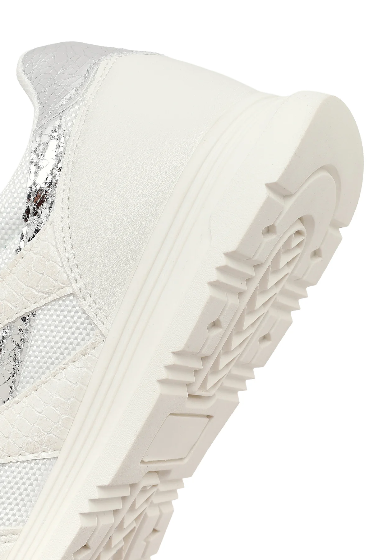 Kadın Beyaz Bağcıklı Sneaker - Image 8