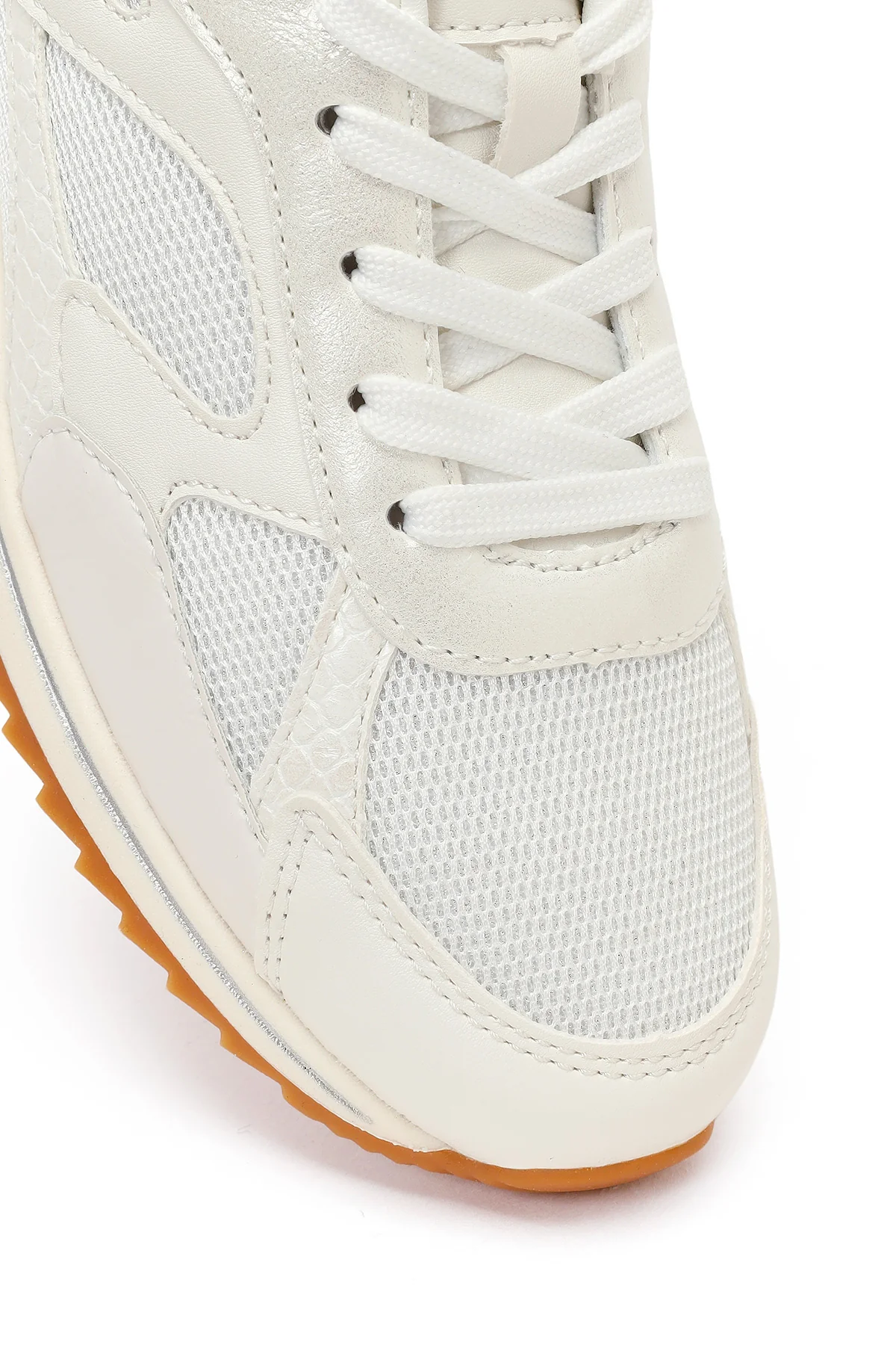 Kadın Beyaz Bağcıklı Sneaker - Image 9