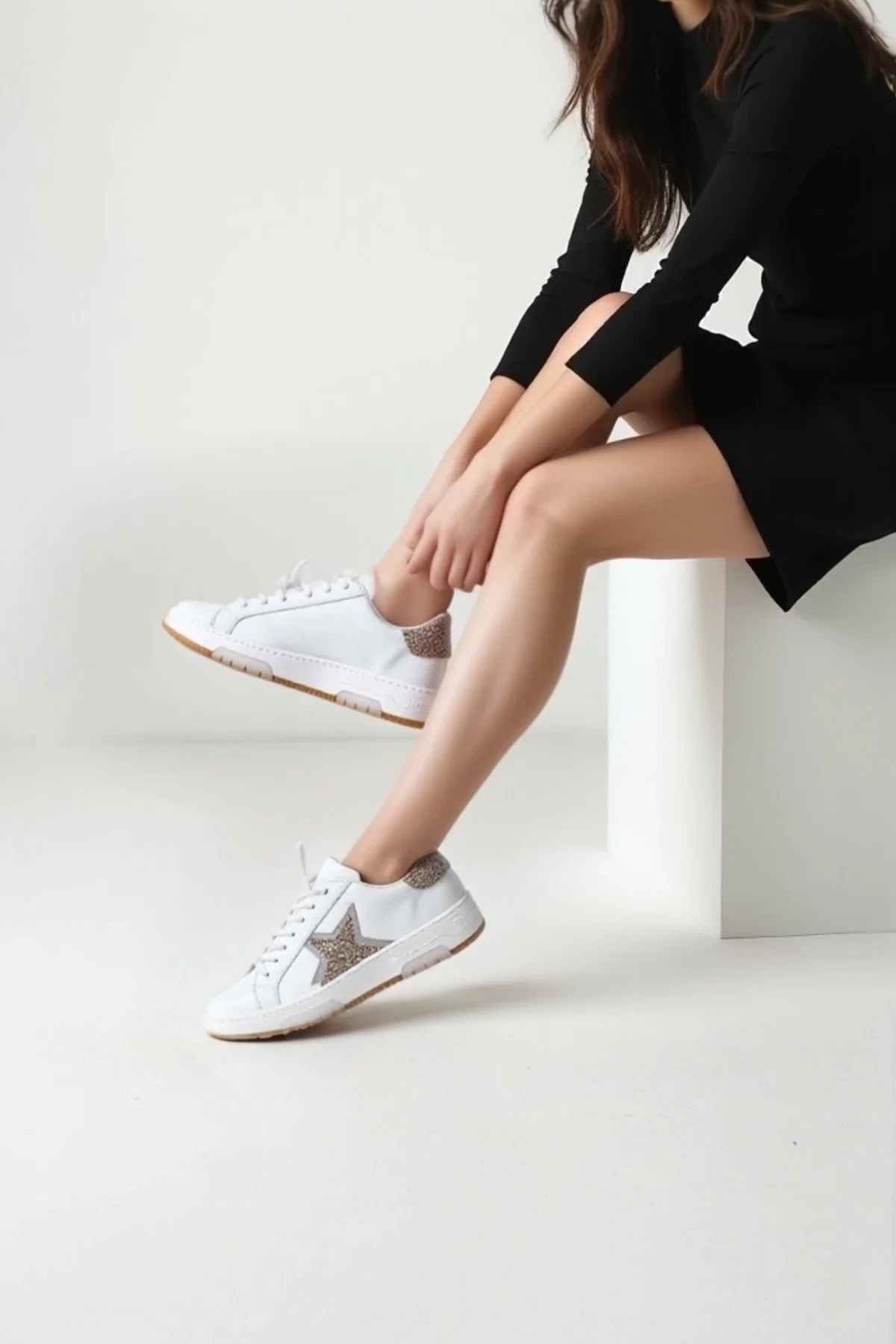 Kadın Beyaz Bağcıklı Taşlı Deri Sneaker - Image 2