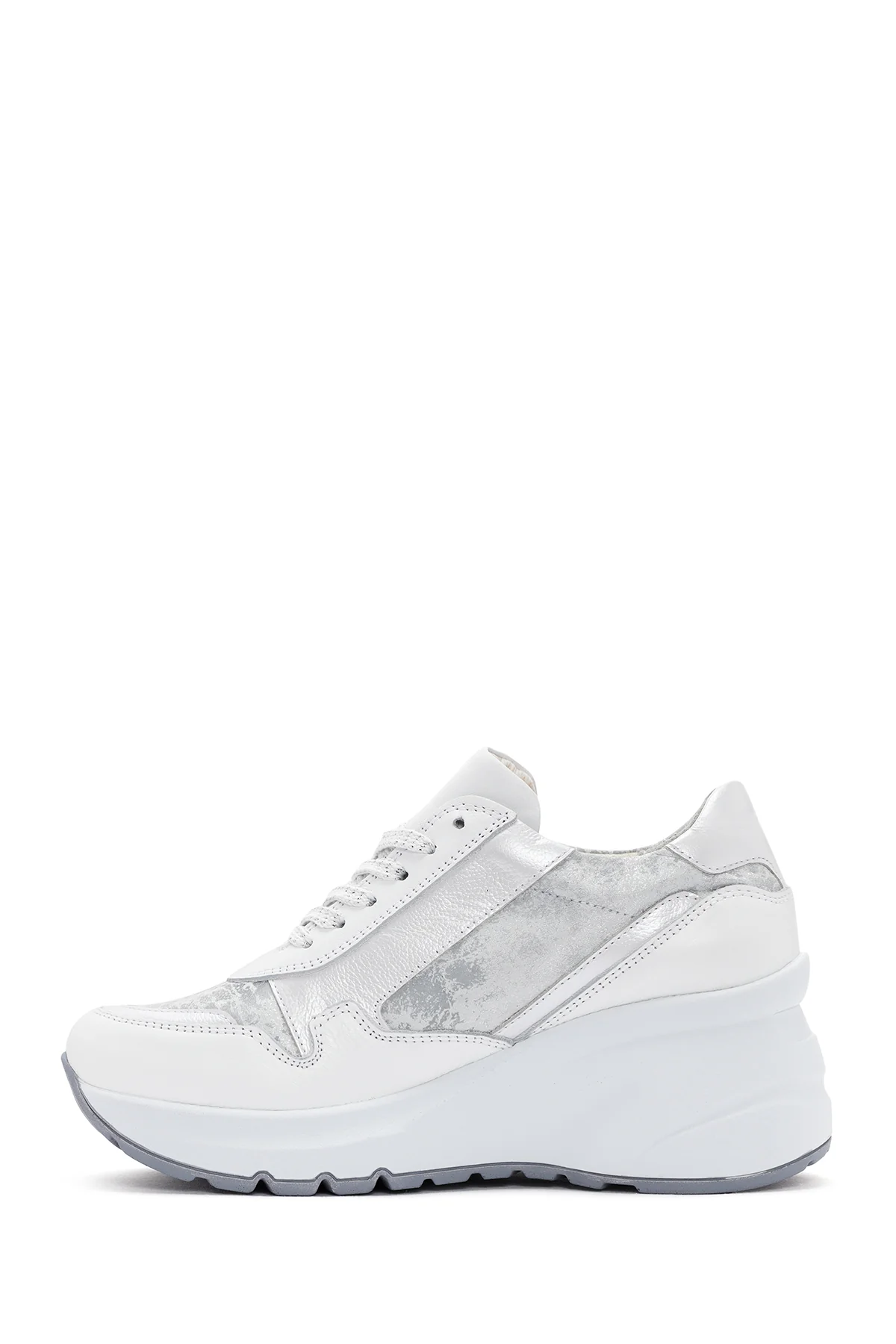 Kadın Beyaz Dolgu Topuklu Bağcıklı Deri Sneaker - Image 2