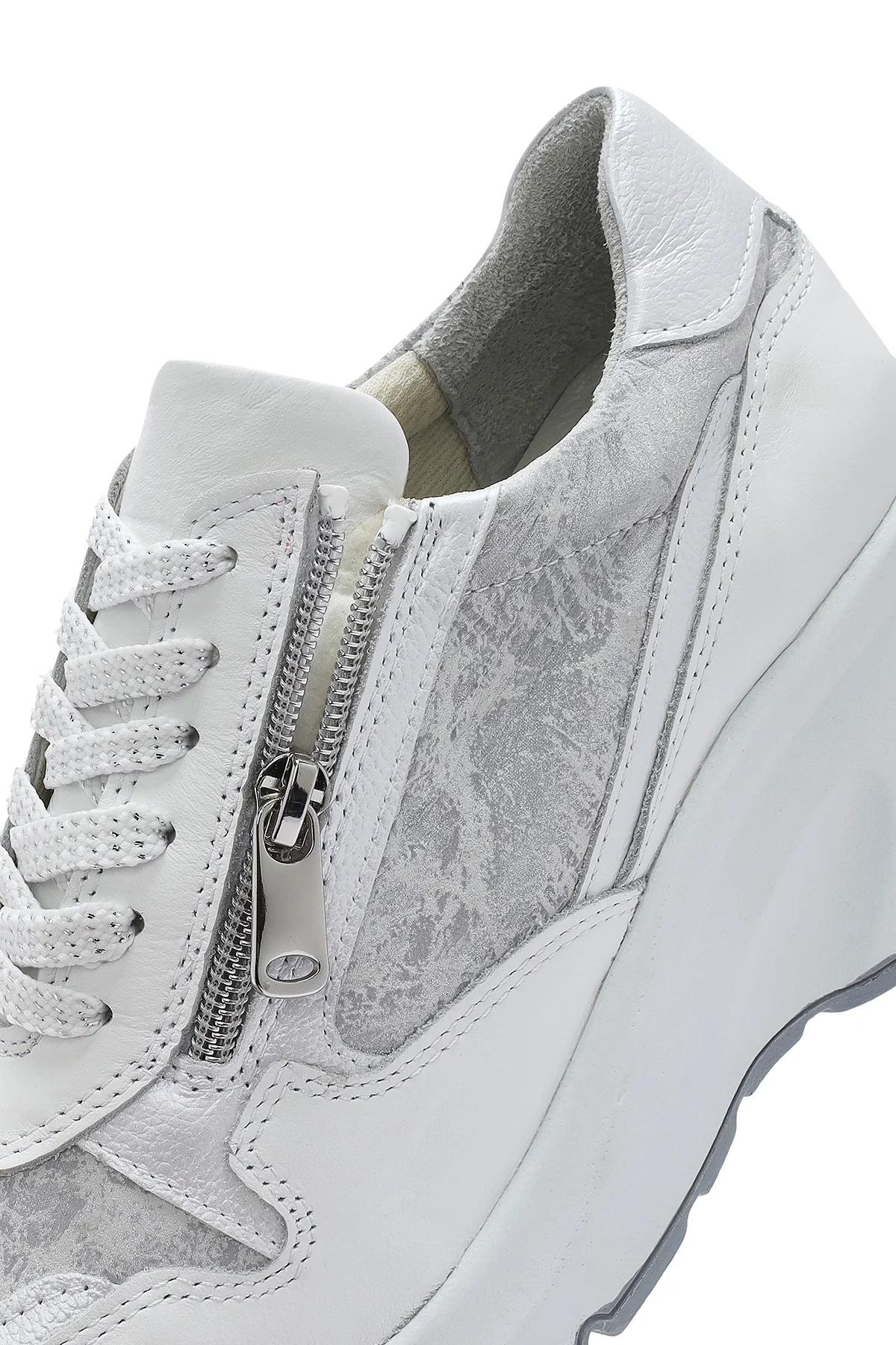 Kadın Beyaz Dolgu Topuklu Bağcıklı Deri Sneaker - Image 9