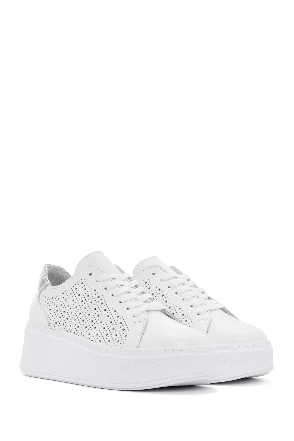 Kadın Beyaz Kalın Tabanlı Bağcıklı Deri Sneaker - Image 3
