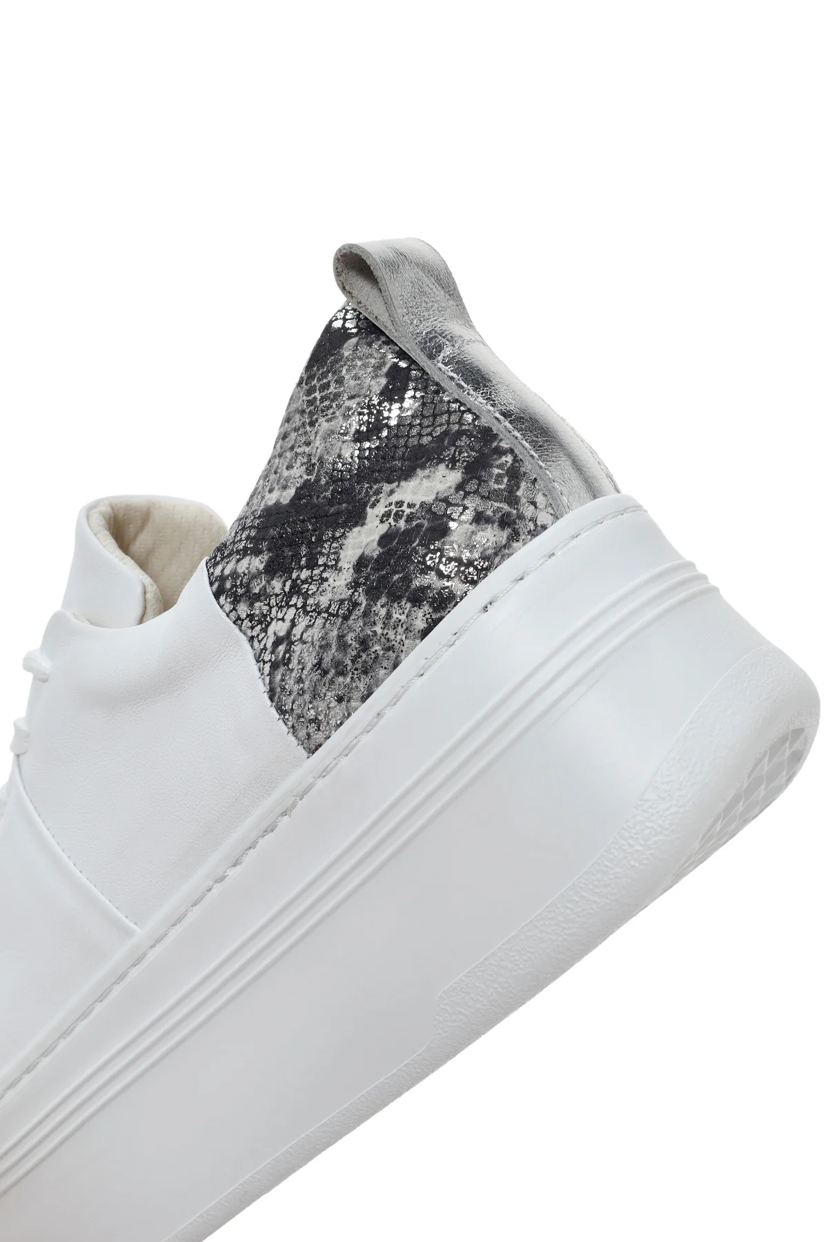 Kadın Beyaz Kalın Tabanlı Bağcıklı Deri Sneaker - Image 11