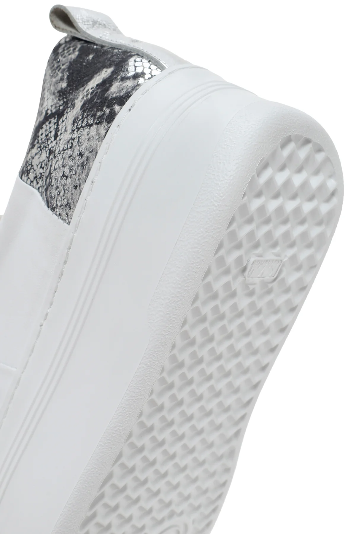 Kadın Beyaz Kalın Tabanlı Bağcıklı Deri Sneaker - Image 9