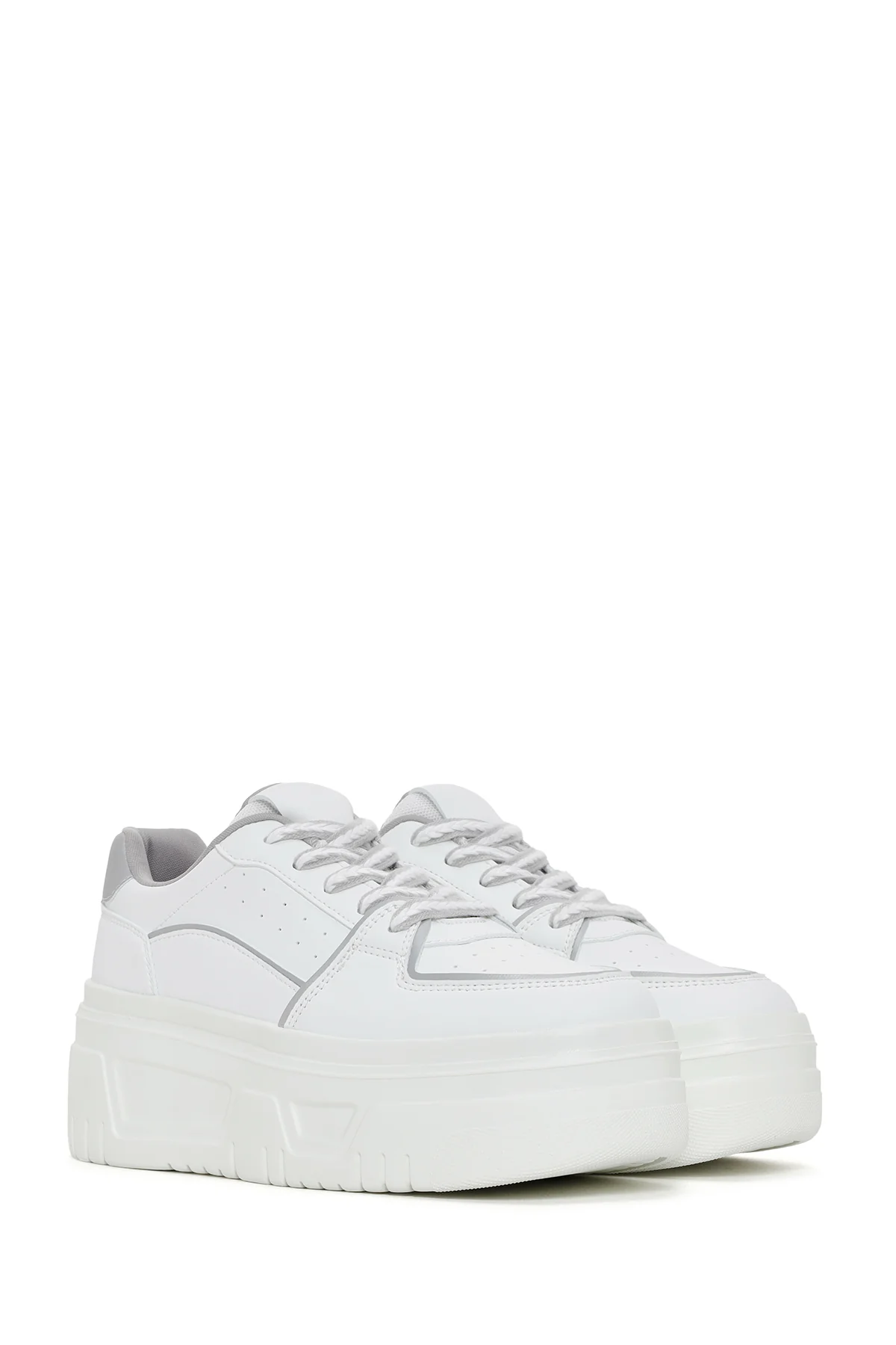 Kadın Beyaz Kalın Tabanlı Sneaker - Image 3