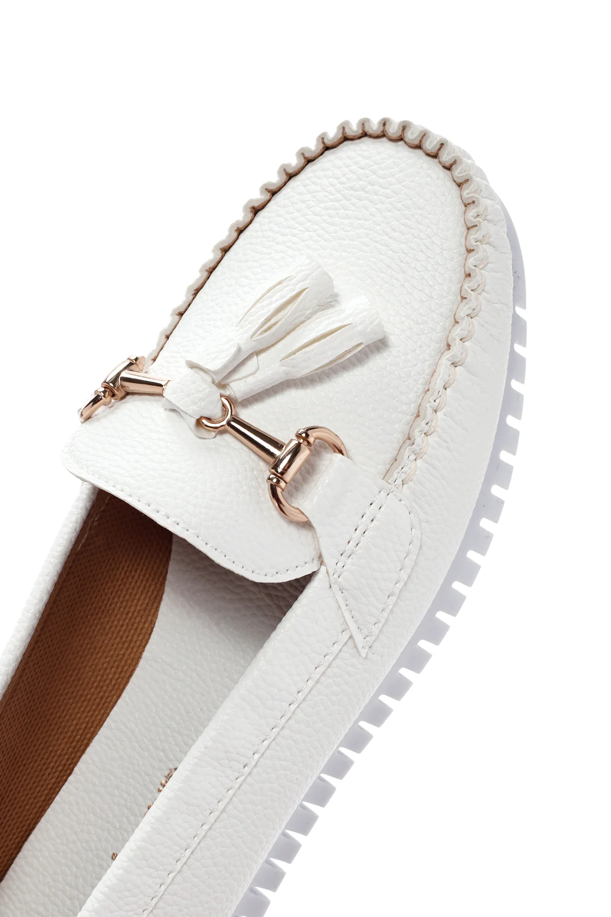 Kadın Beyaz Püskül Detaylı Loafer - Image 9