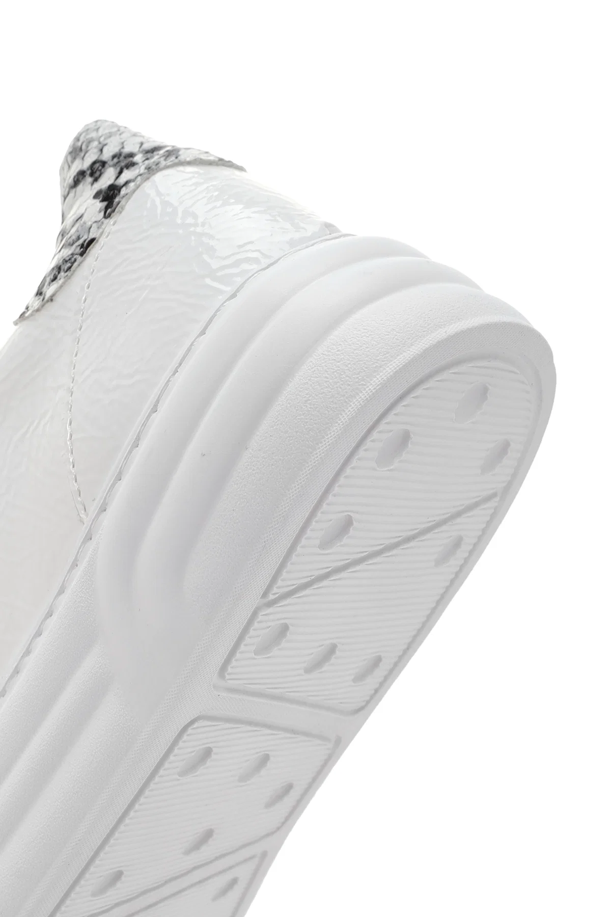 Kadın Beyaz Rugan Kalın Tabanlı Sneaker - Image 8
