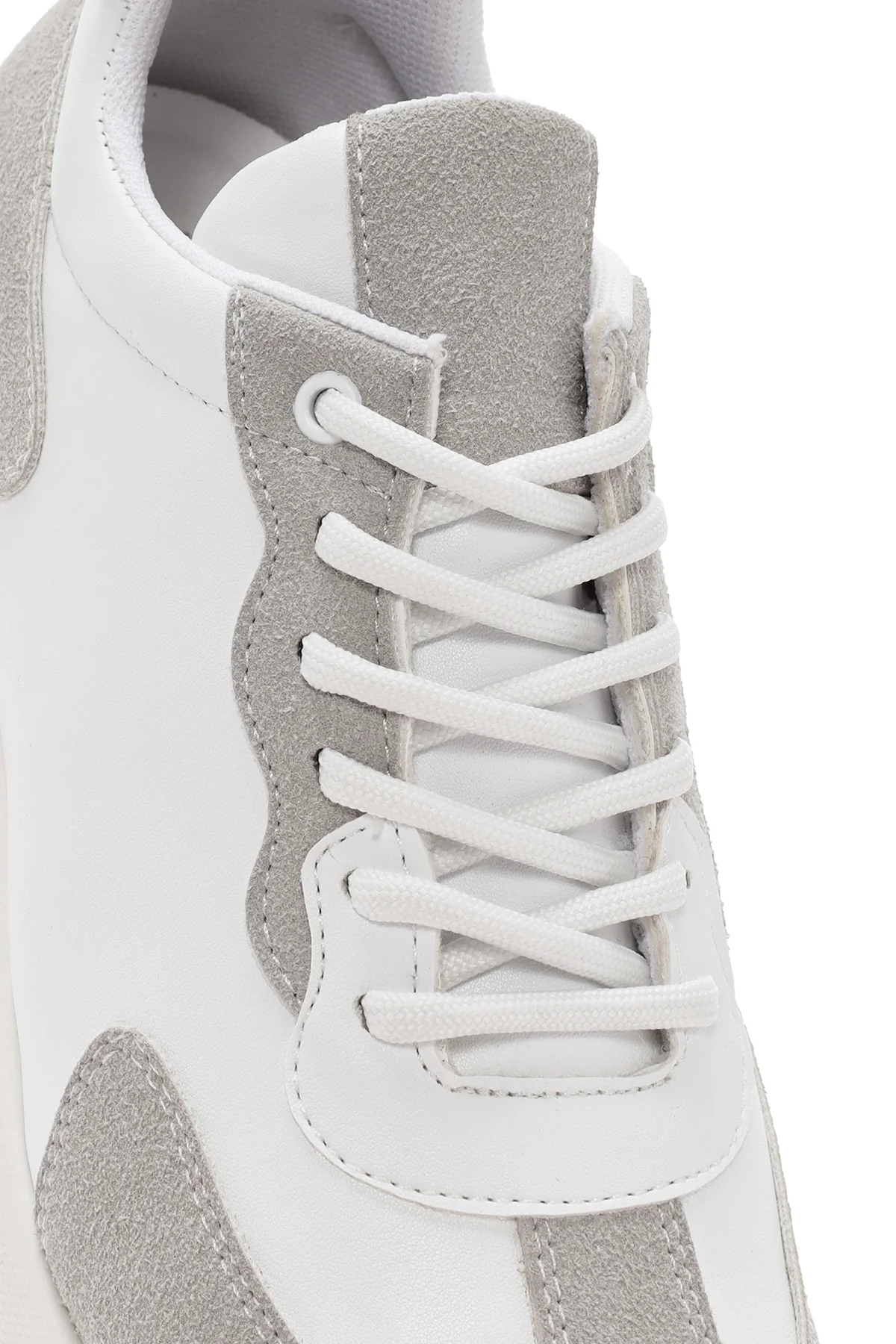 Kadın Beyaz Süet Sneaker - Image 10
